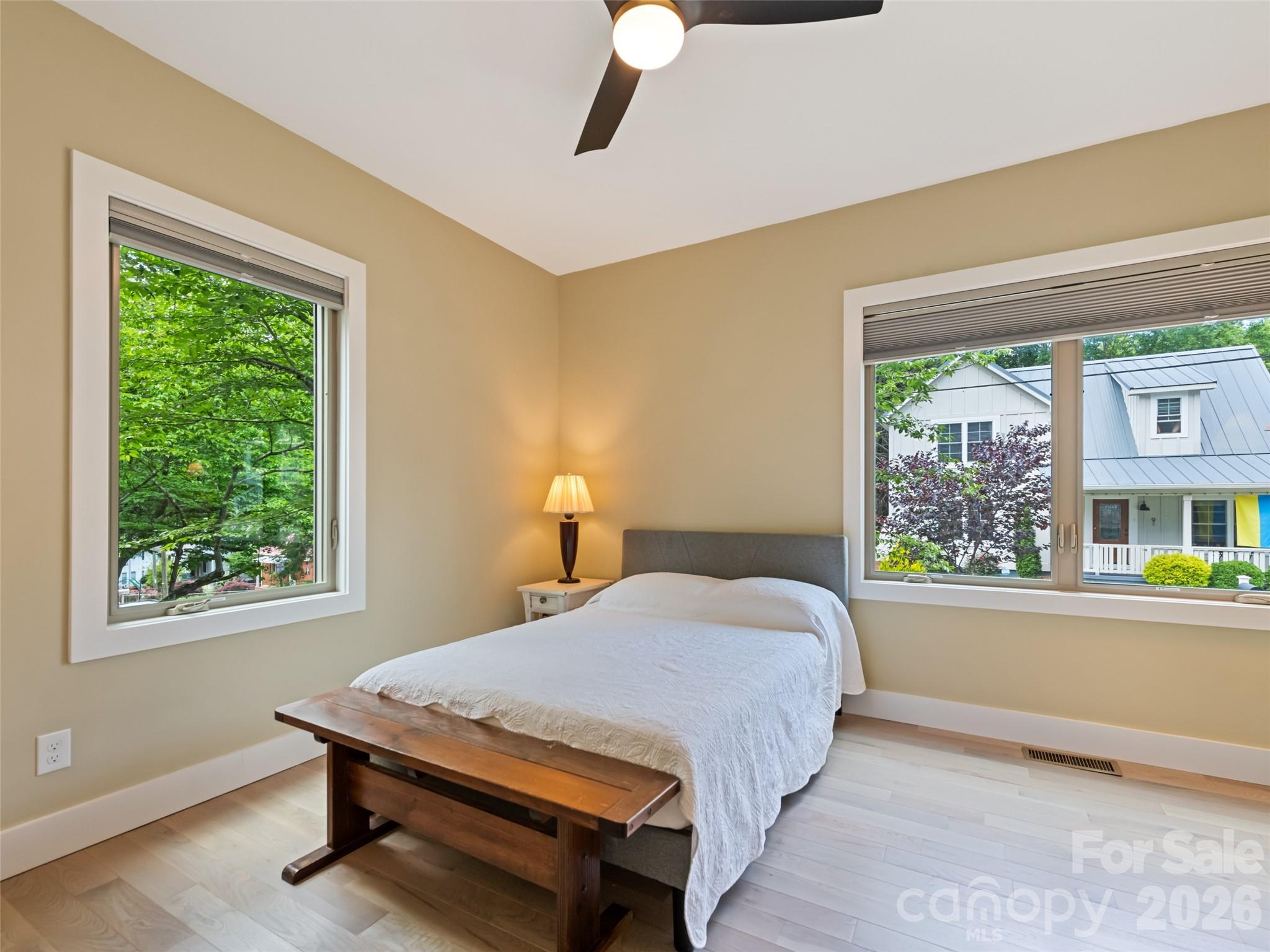 10 Pruitt Street — Asheville
