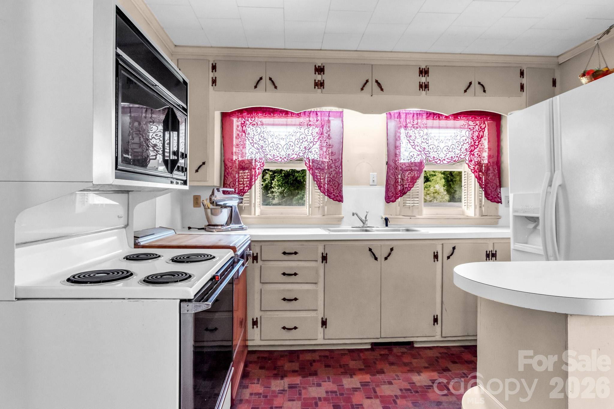310 E Ryder Avenue — Landis