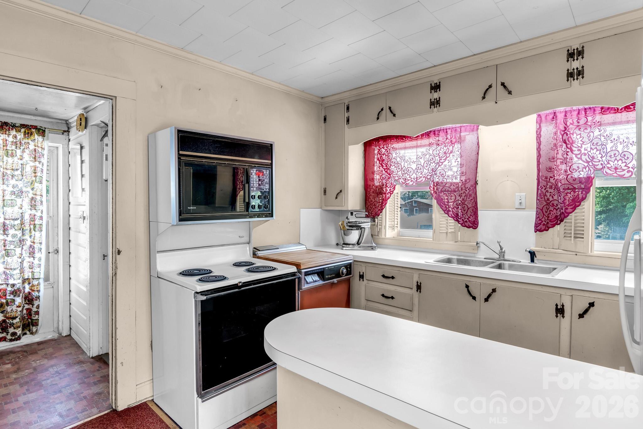 310 E Ryder Avenue — Landis