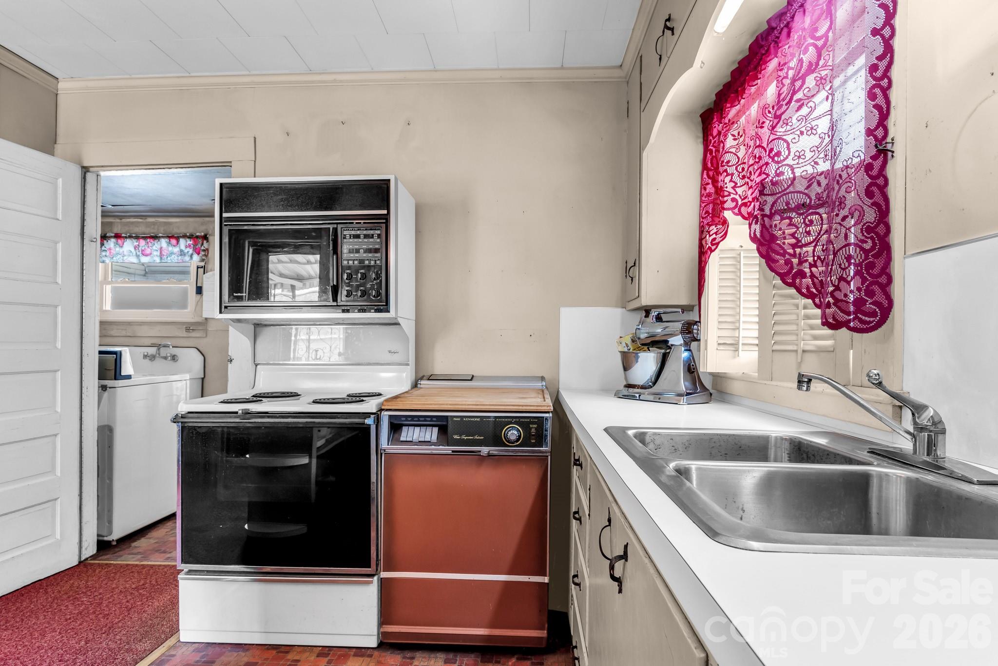 310 E Ryder Avenue — Landis