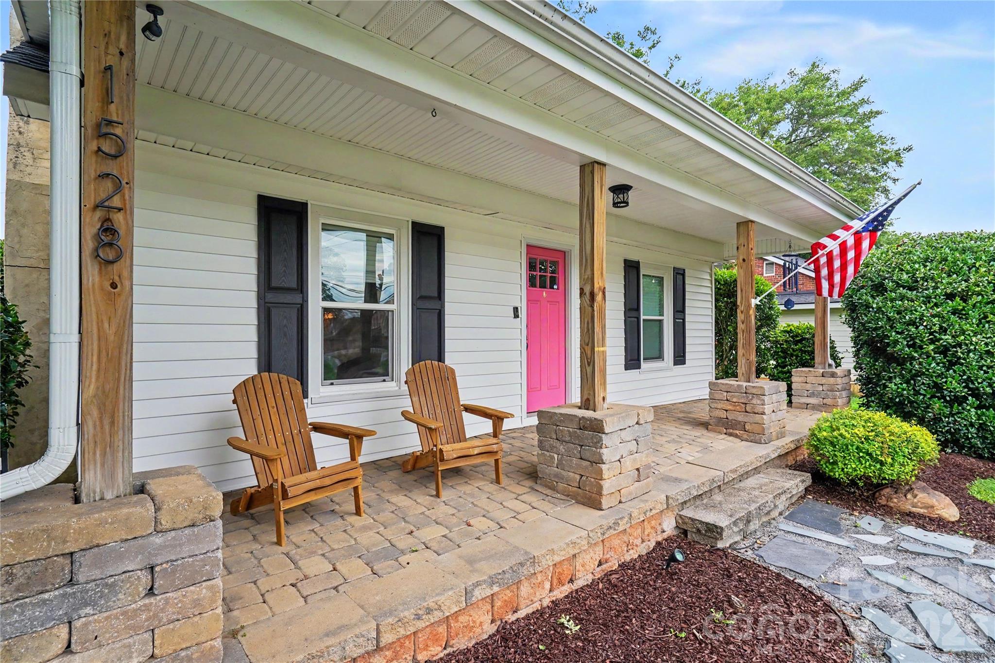 1528 S Point Road — Belmont
