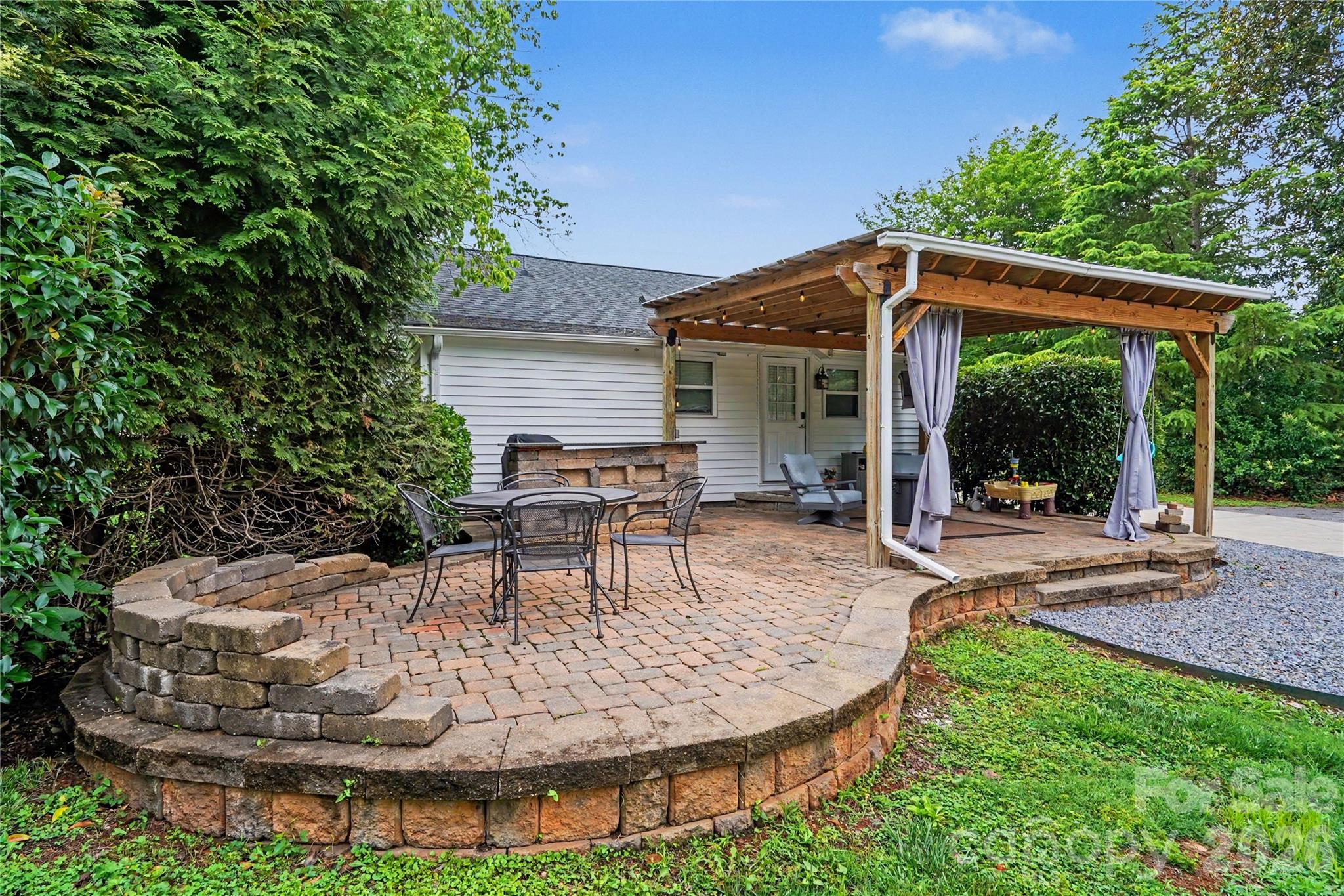 1528 S Point Road — Belmont
