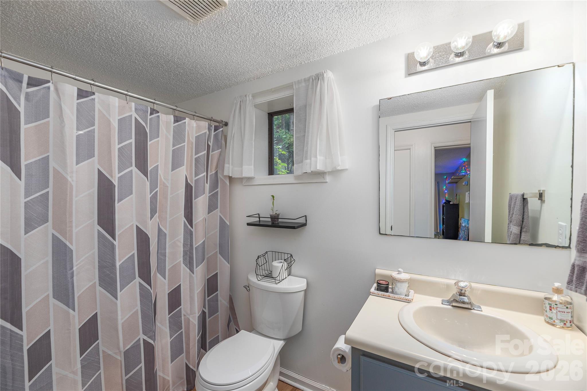 100 Bristol Lane — Maggie Valley