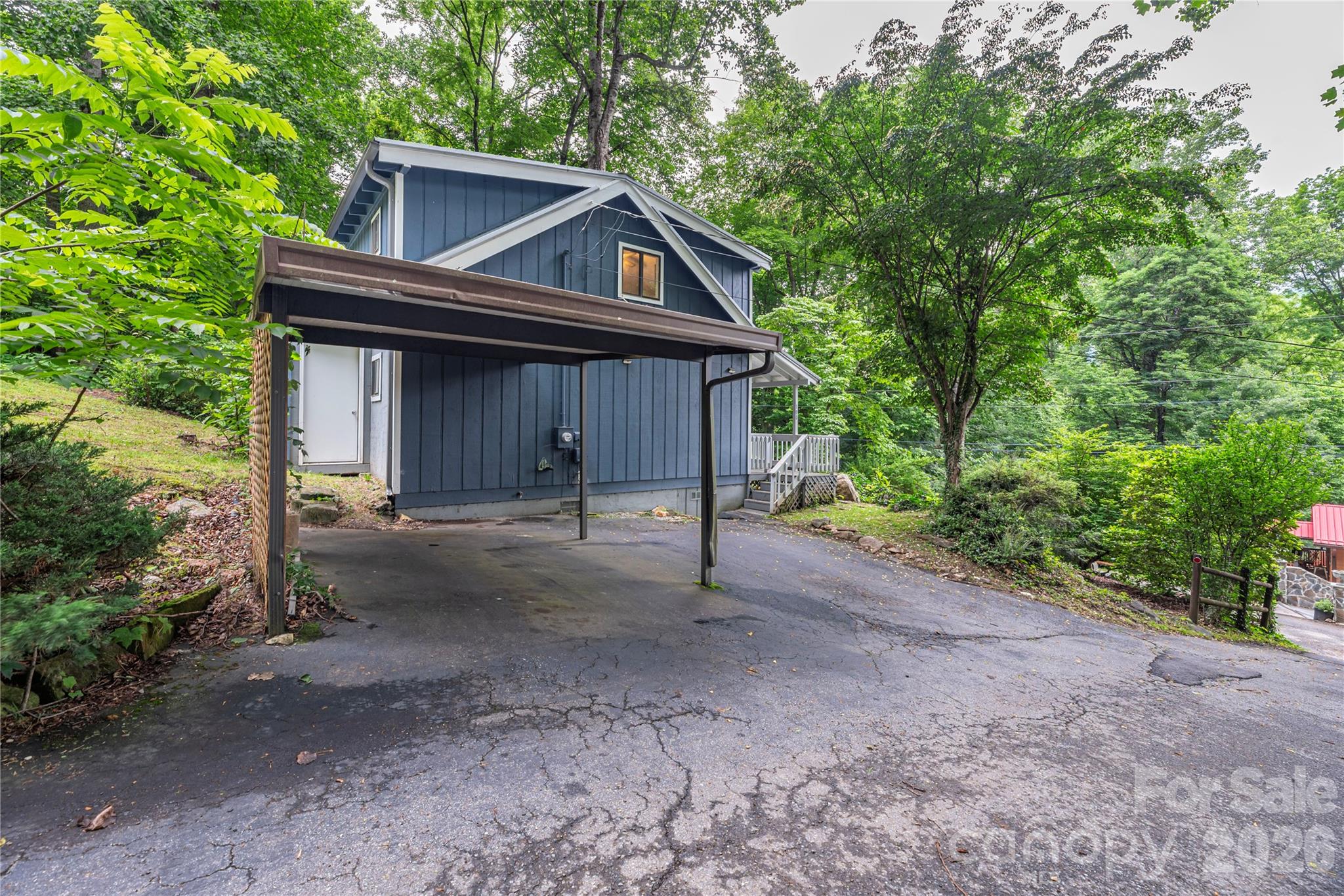 100 Bristol Lane — Maggie Valley