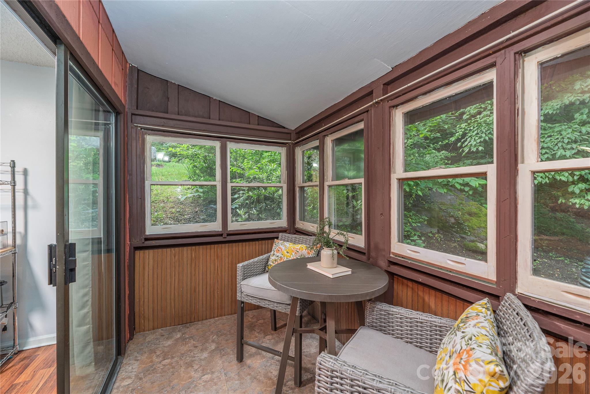 100 Bristol Lane — Maggie Valley