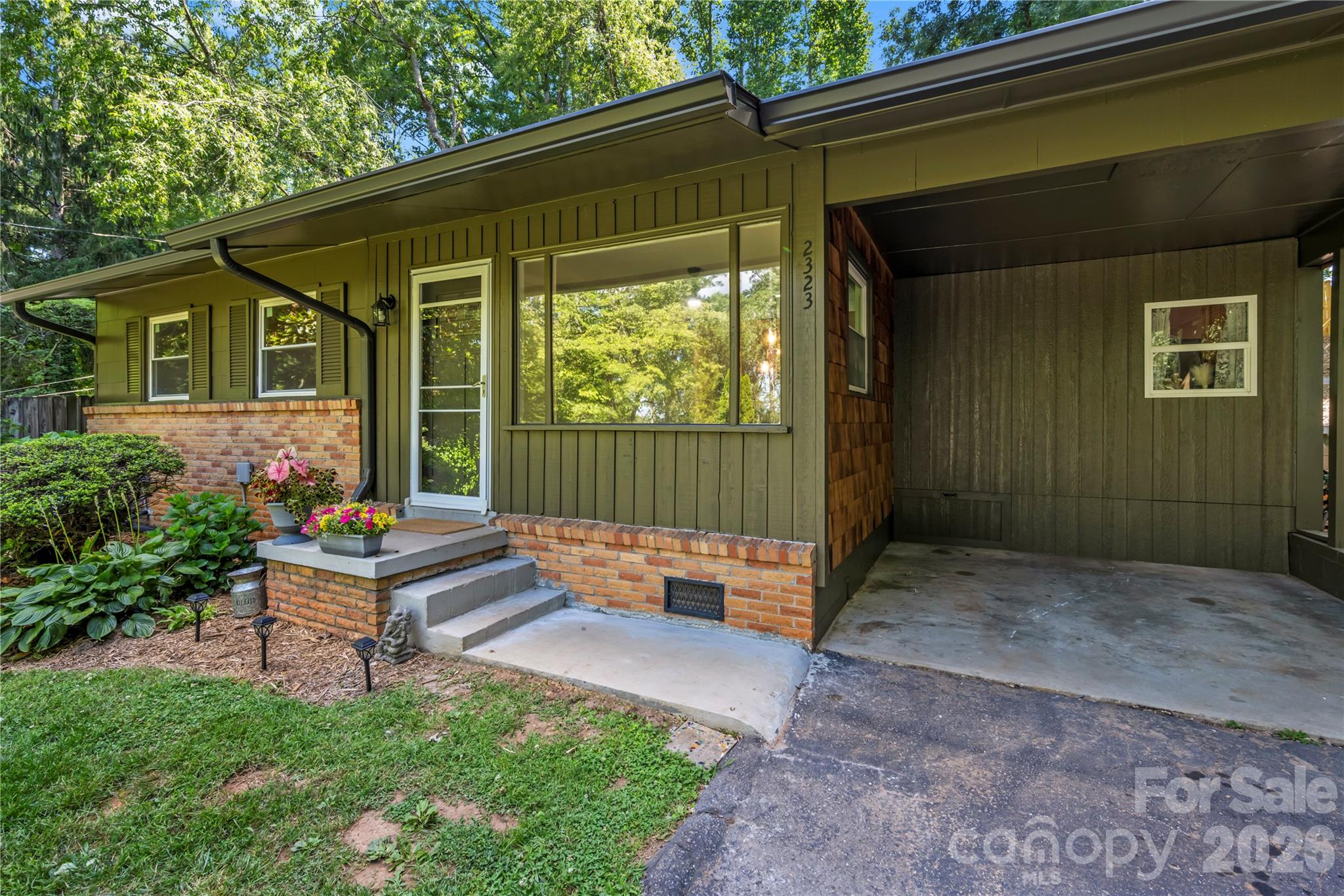 2323 Greater Druid Hills Boulevard — Hendersonville