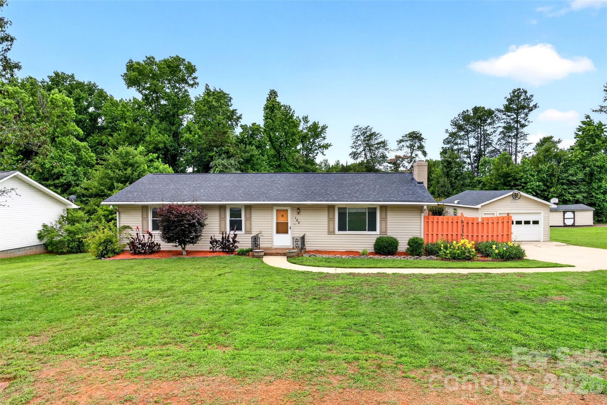 109 Woodruff Court — Moore