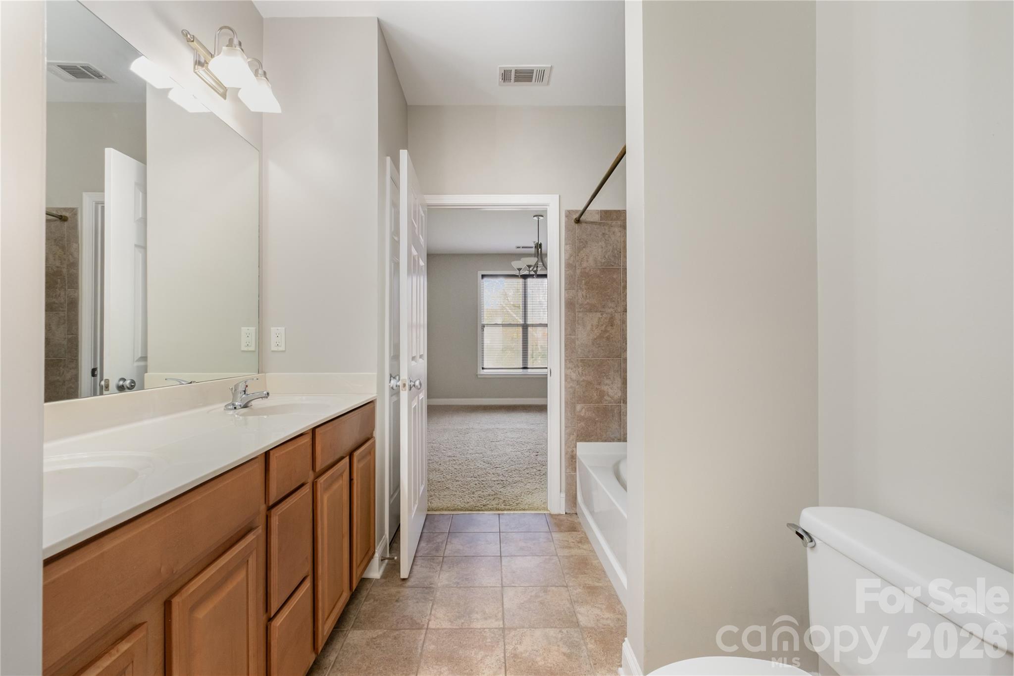 1000 E Woodlawn Road #217 — Charlotte