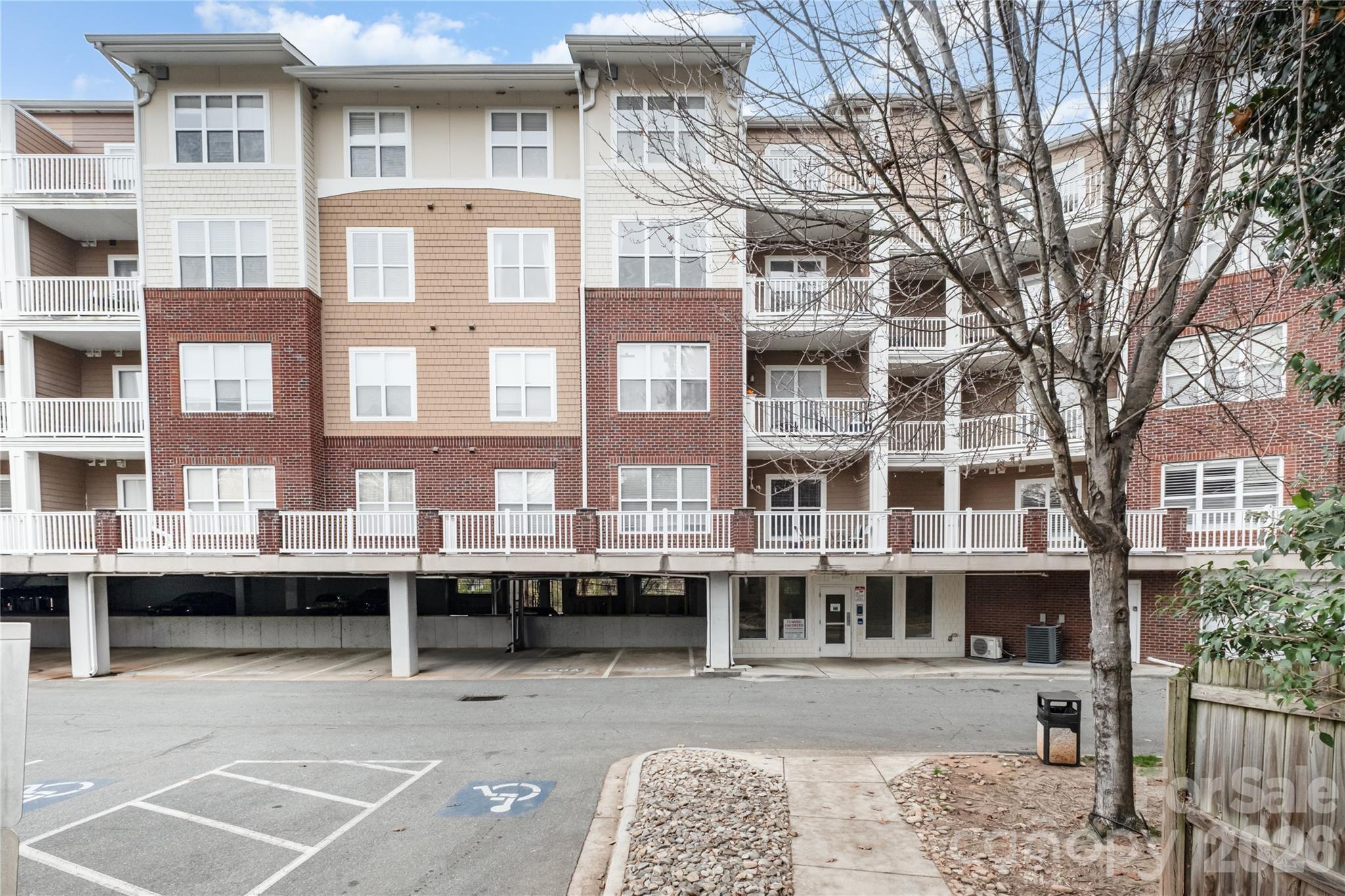 1000 E Woodlawn Road #217 — Charlotte