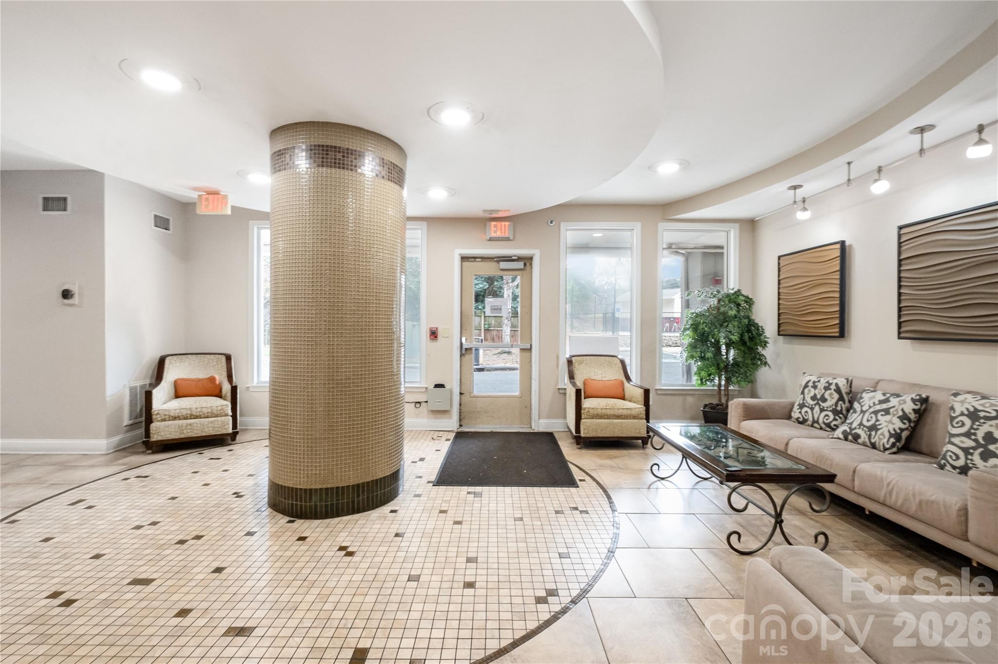 1000 E Woodlawn Road #217 — Charlotte
