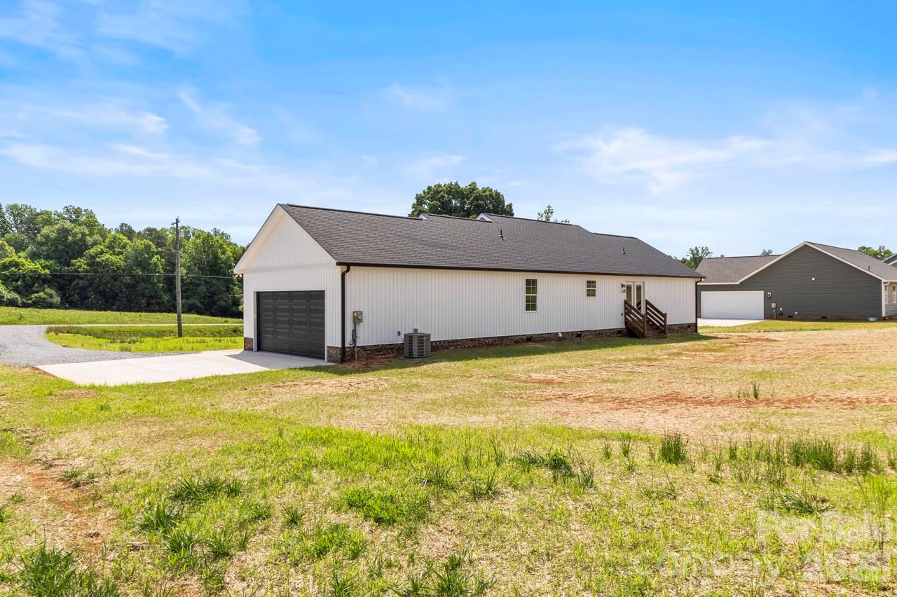 725 Alf Hoover Road — Lincolnton