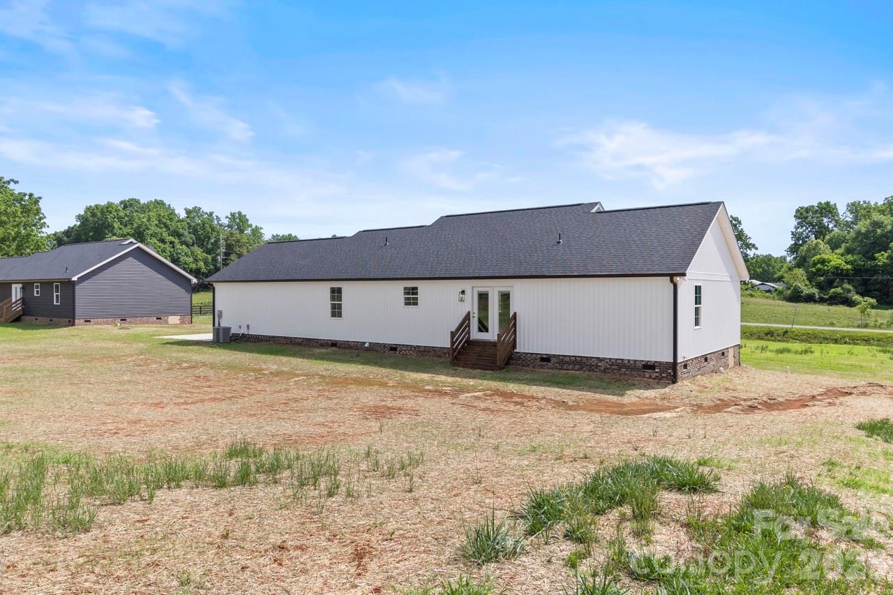 725 Alf Hoover Road — Lincolnton
