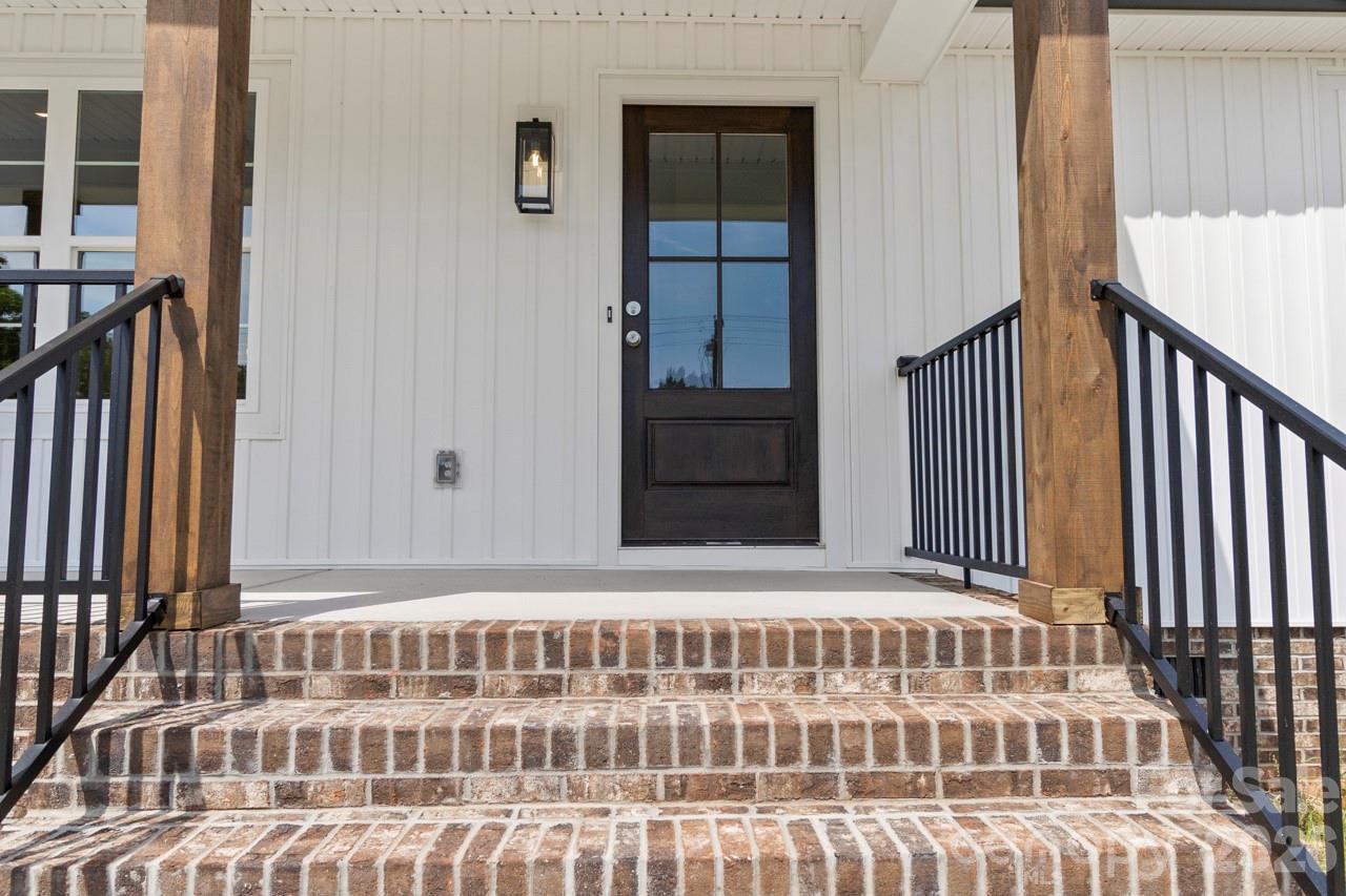 725 Alf Hoover Road — Lincolnton
