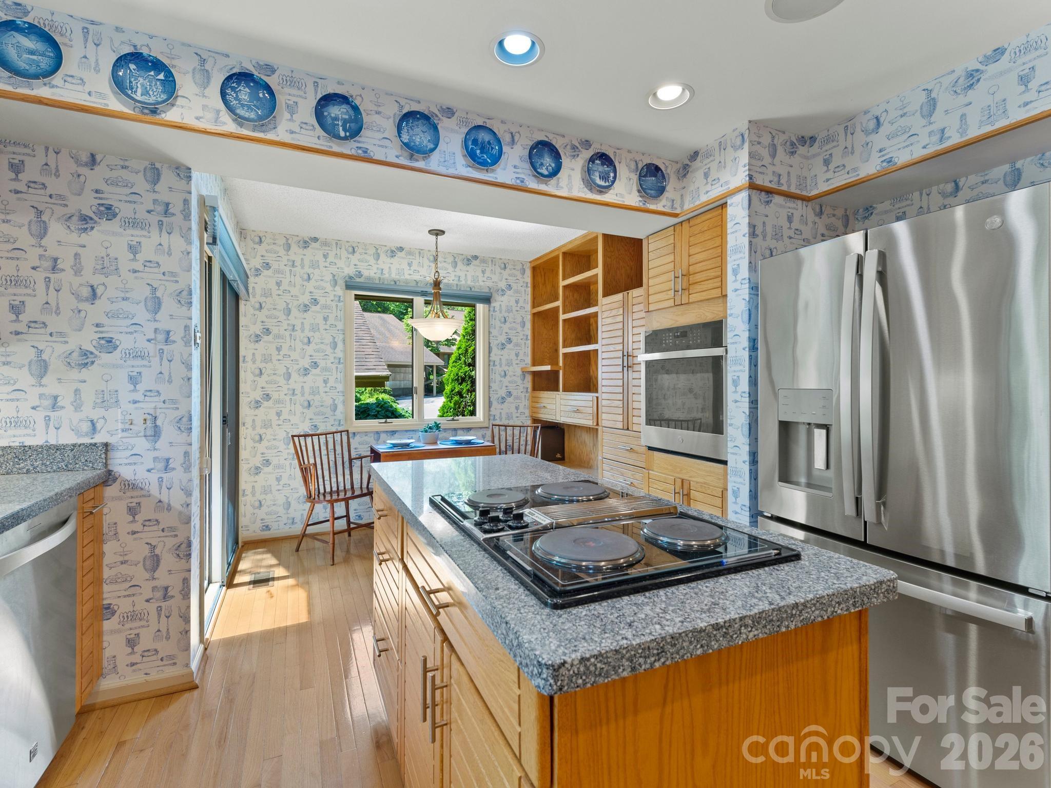 1001 Red Oak Drive — Hendersonville