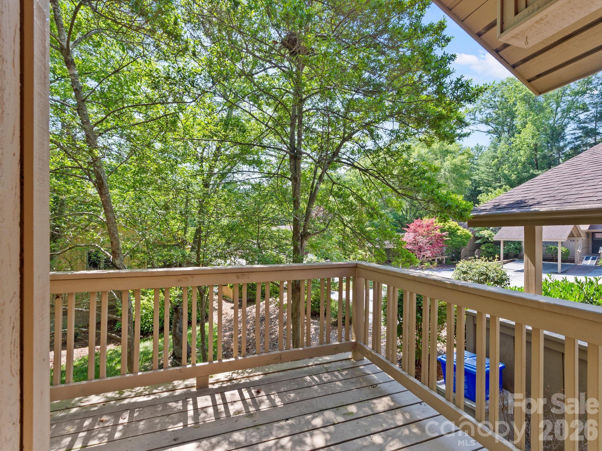 1001 Red Oak Drive — Hendersonville