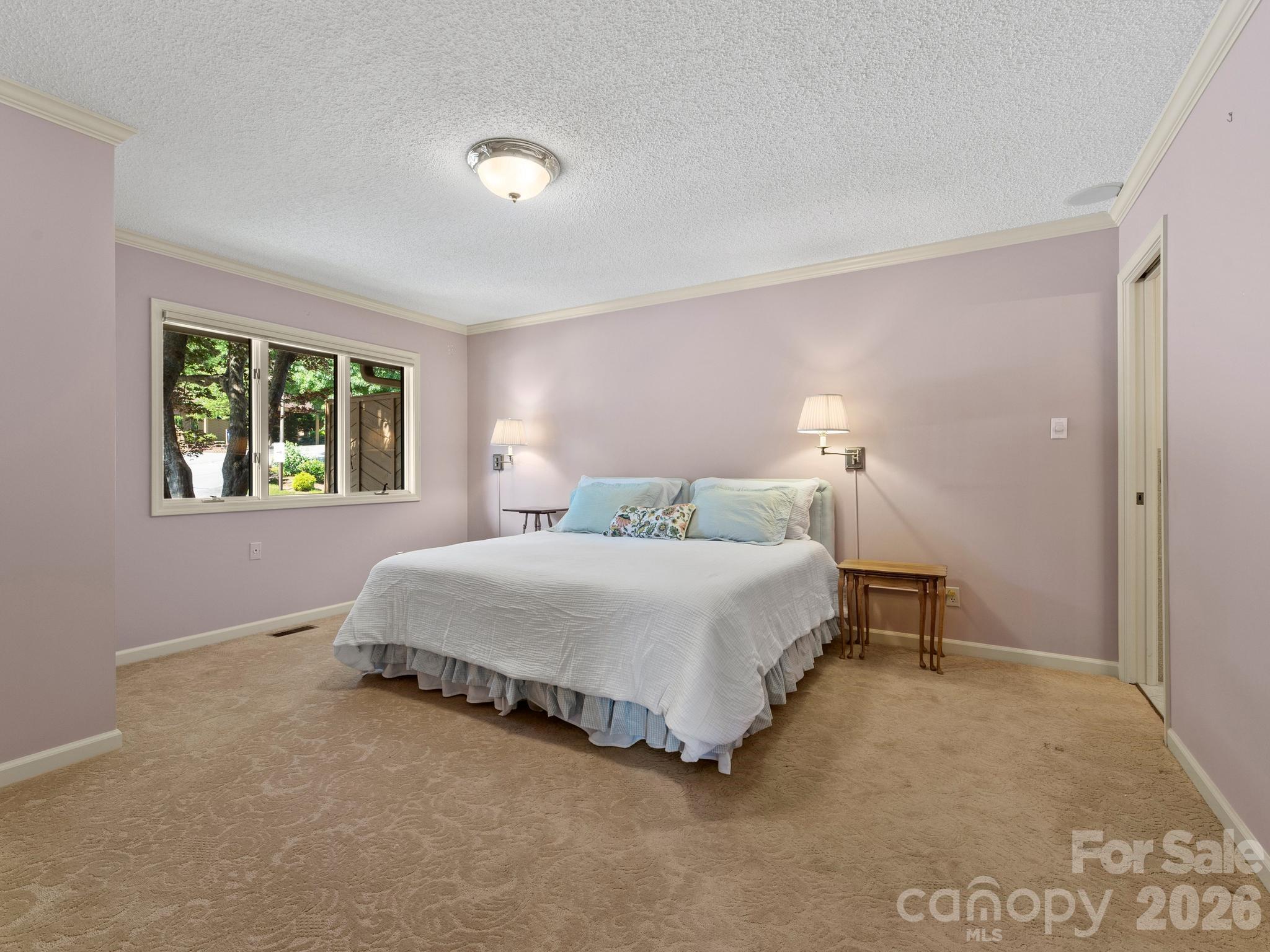 1001 Red Oak Drive — Hendersonville