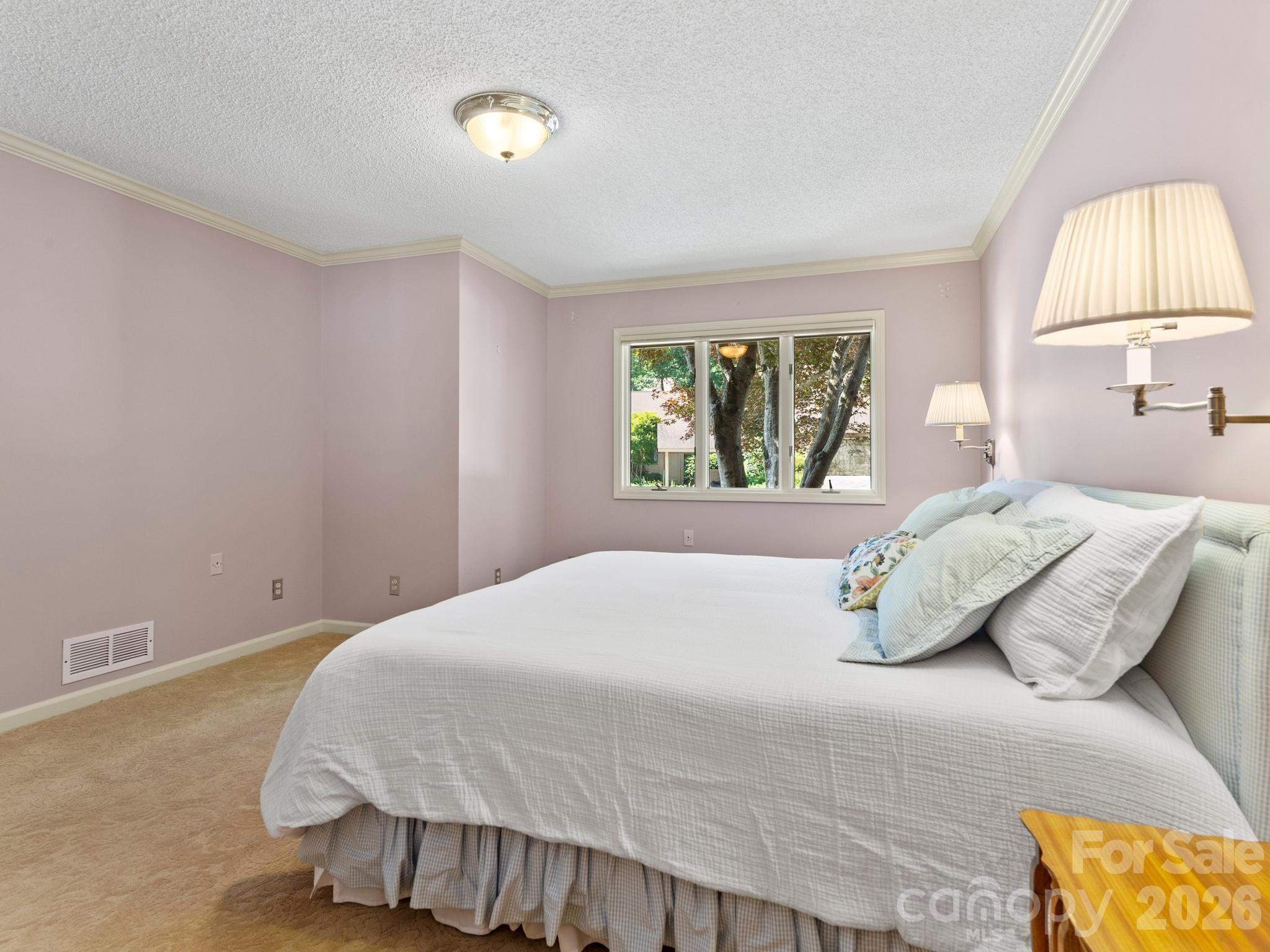 1001 Red Oak Drive — Hendersonville