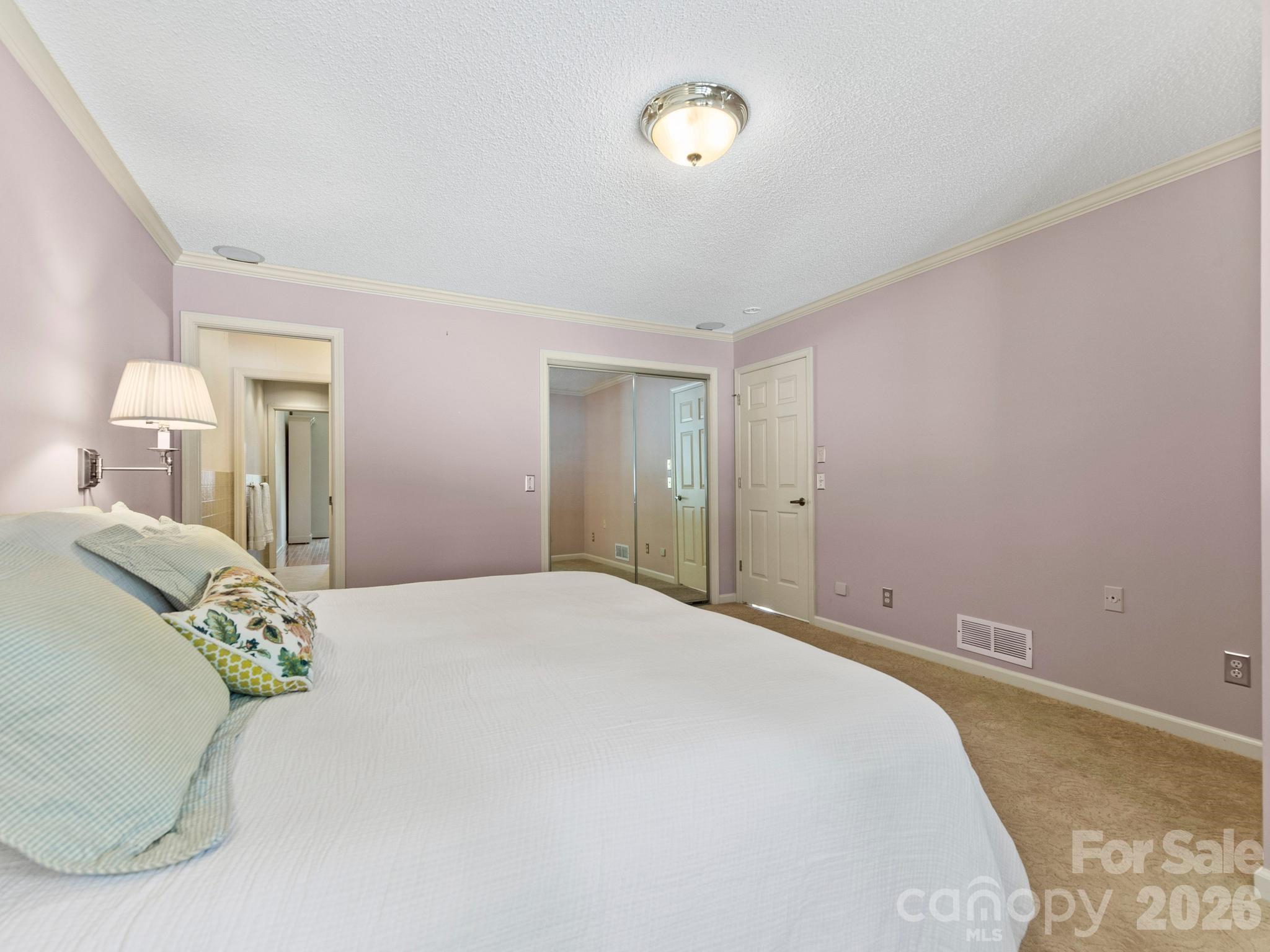 1001 Red Oak Drive — Hendersonville