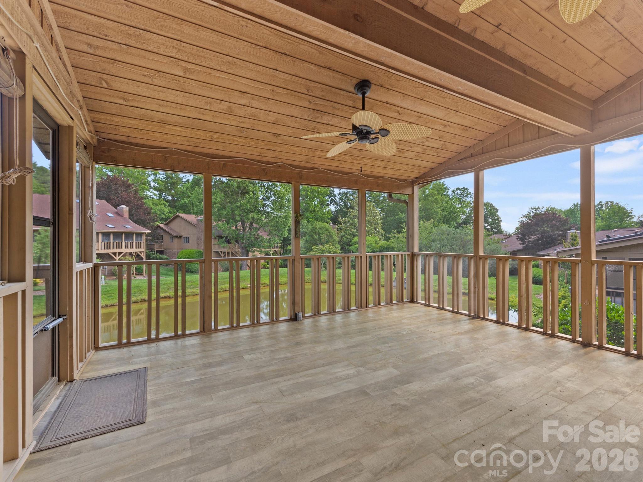 1001 Red Oak Drive — Hendersonville
