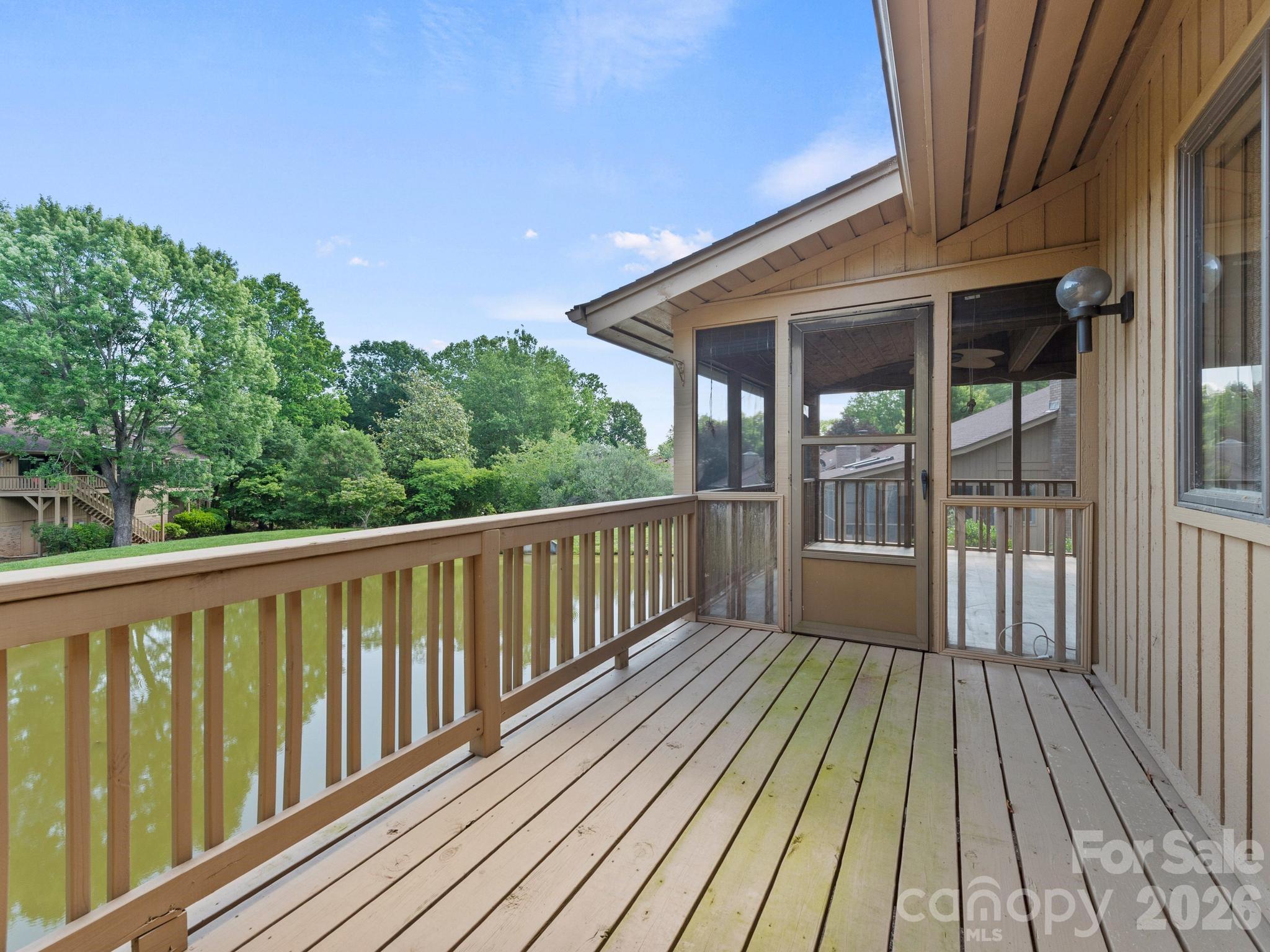 1001 Red Oak Drive — Hendersonville