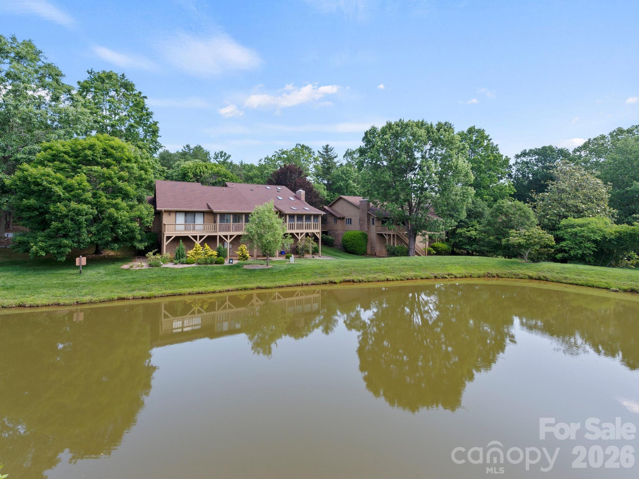 1001 Red Oak Drive — Hendersonville