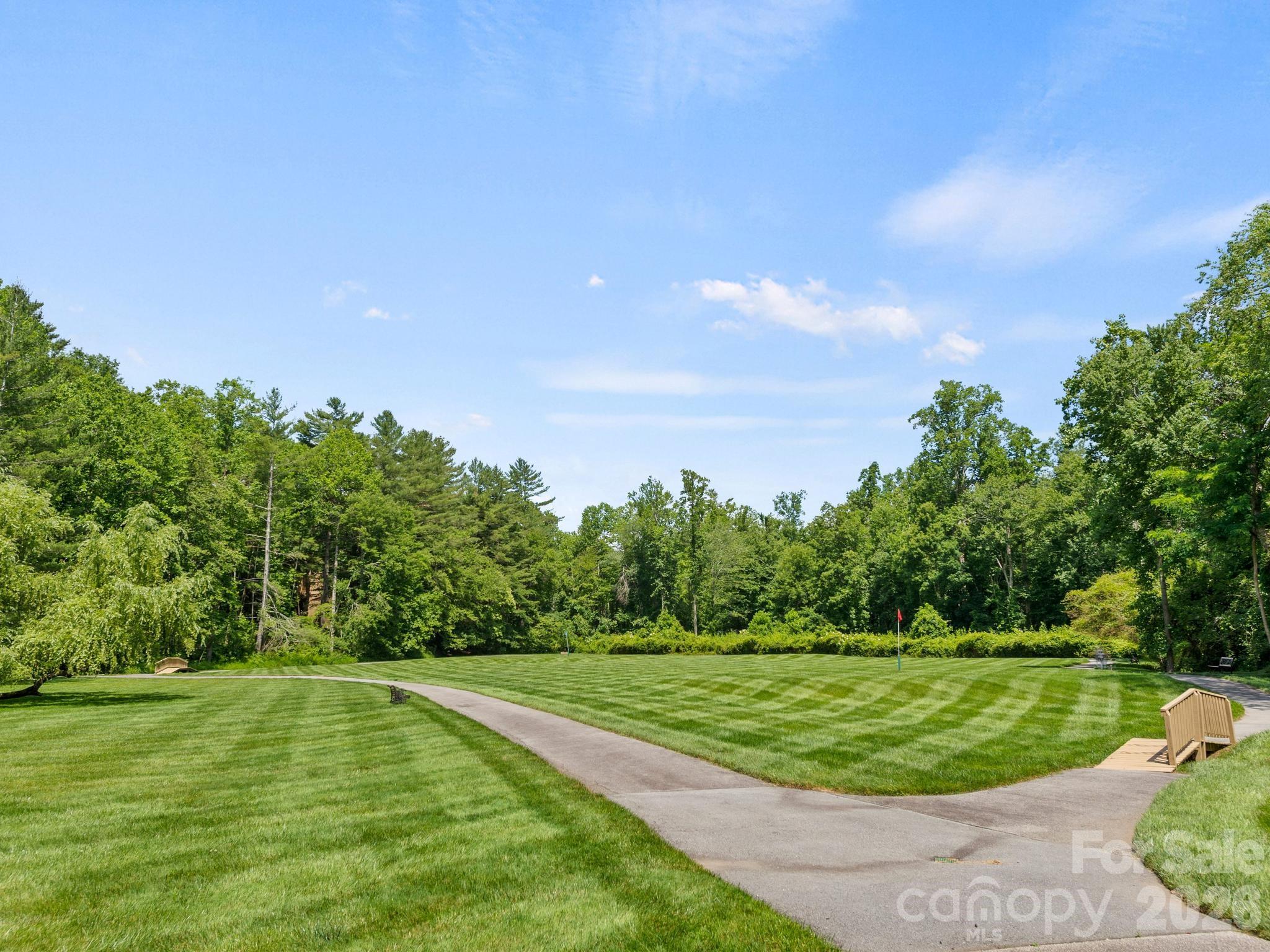 1001 Red Oak Drive — Hendersonville