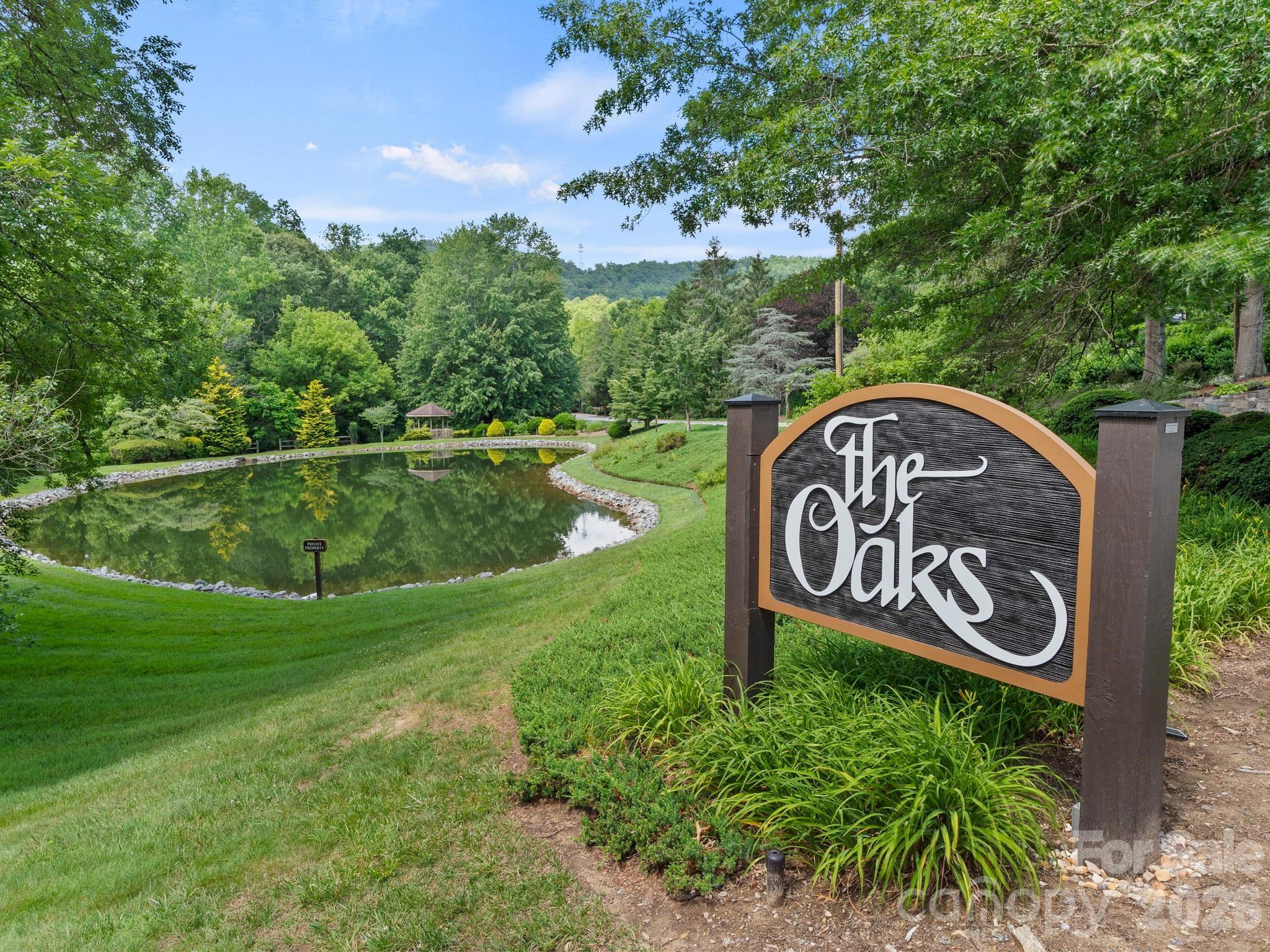 1001 Red Oak Drive — Hendersonville