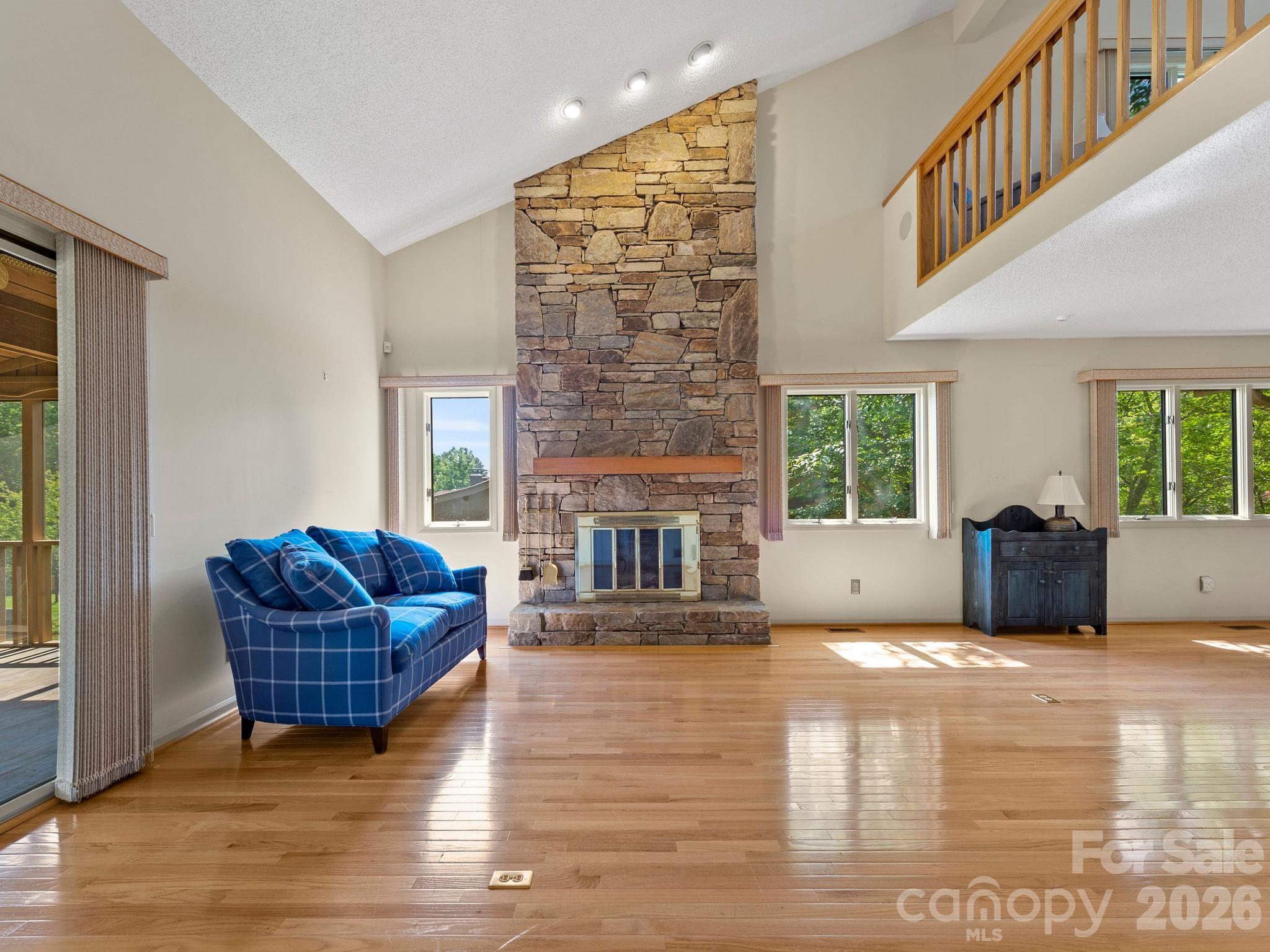 1001 Red Oak Drive — Hendersonville