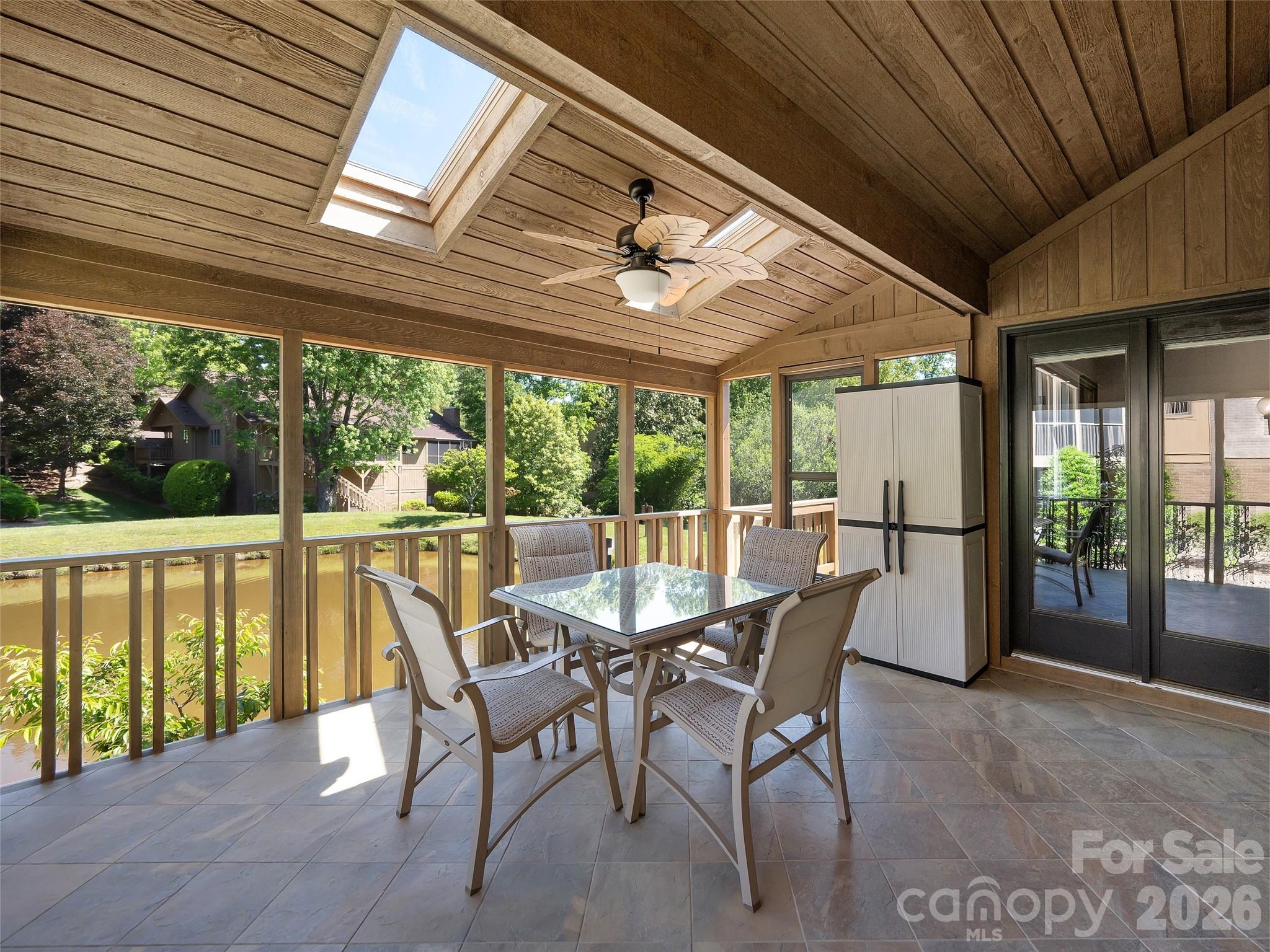 905 Red Oak Drive — Hendersonville