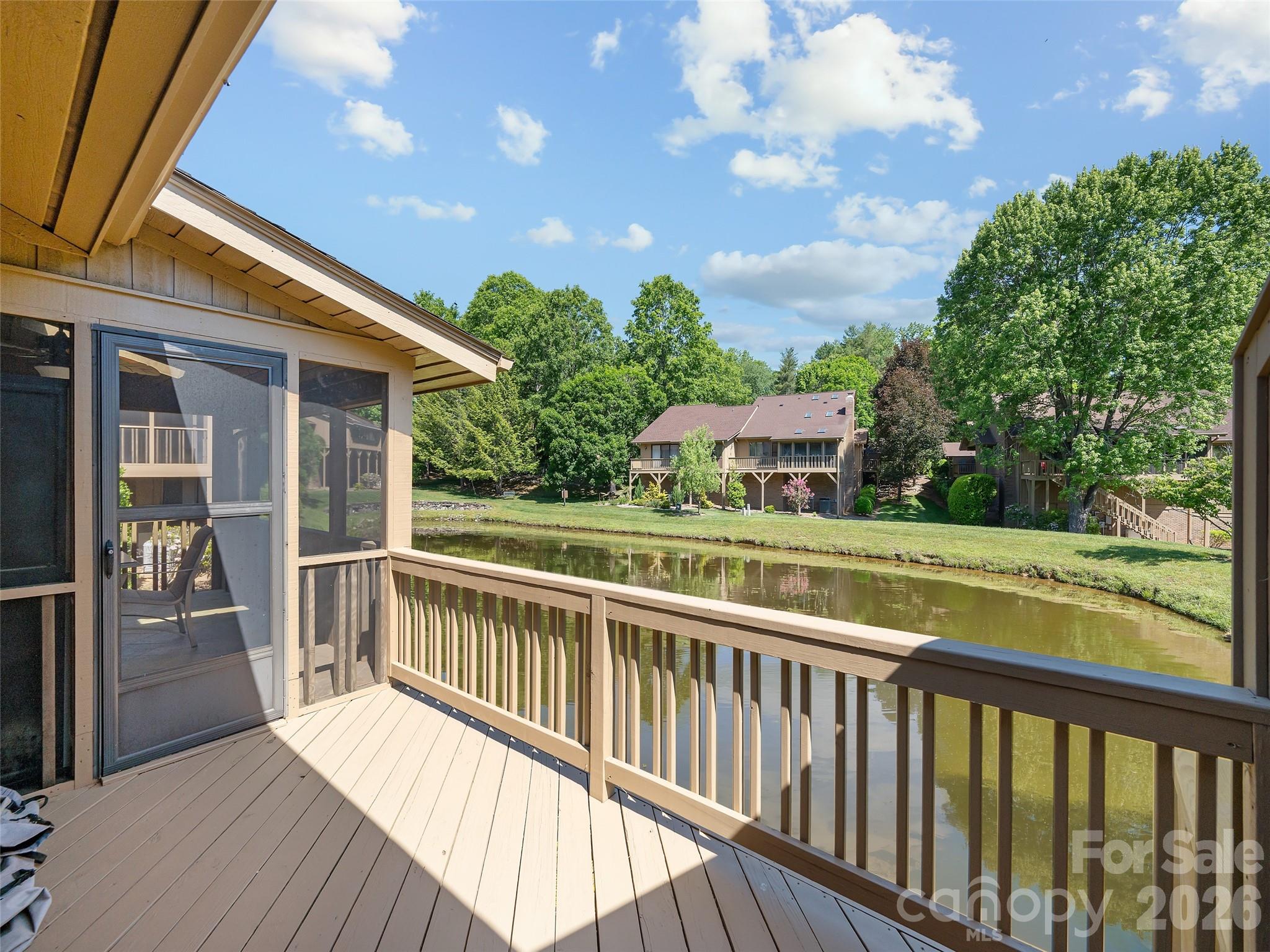 905 Red Oak Drive — Hendersonville