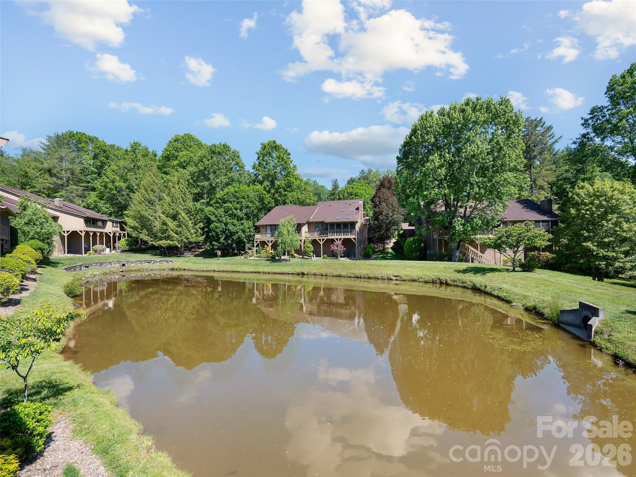 905 Red Oak Drive — Hendersonville
