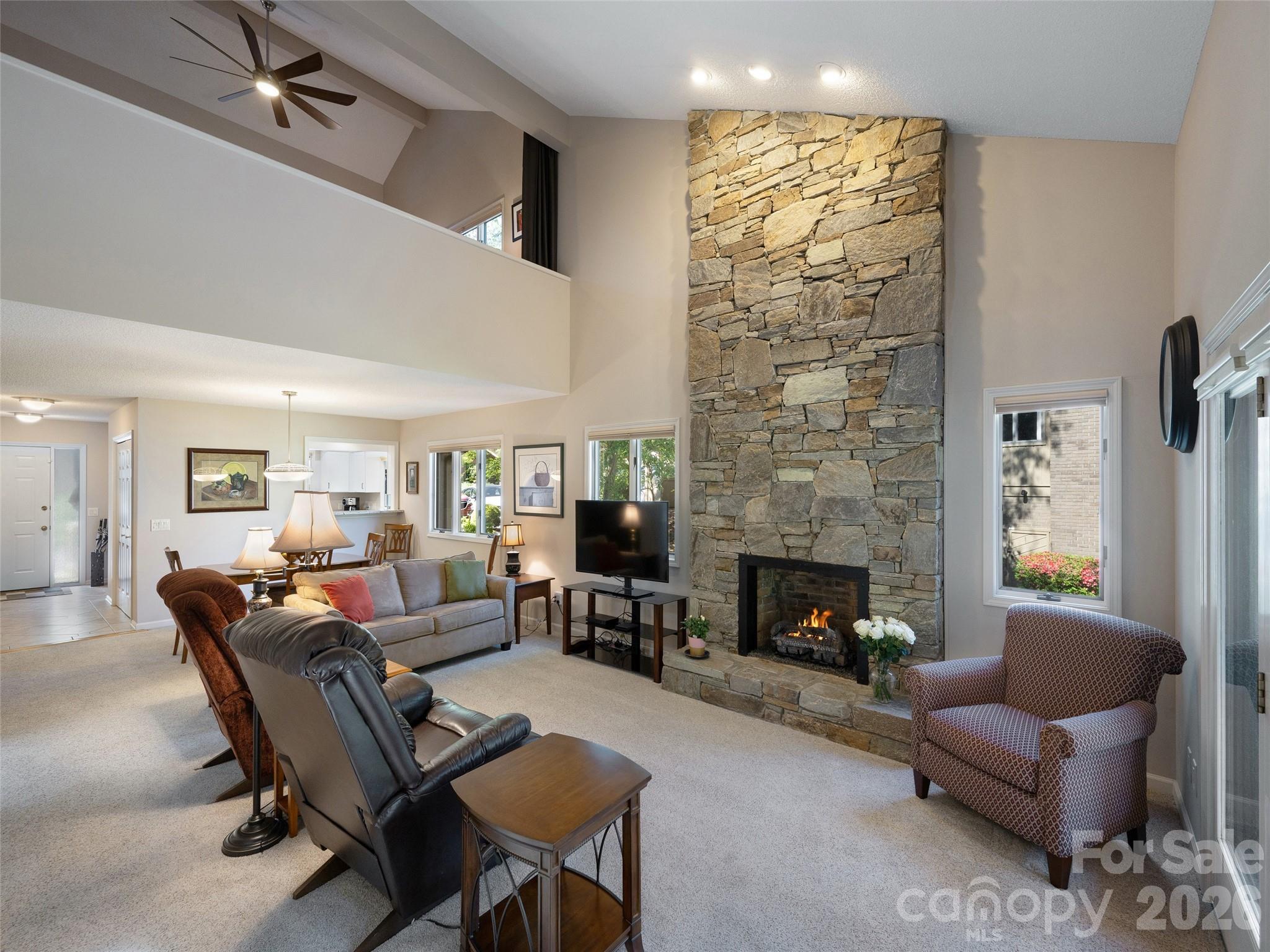 905 Red Oak Drive — Hendersonville