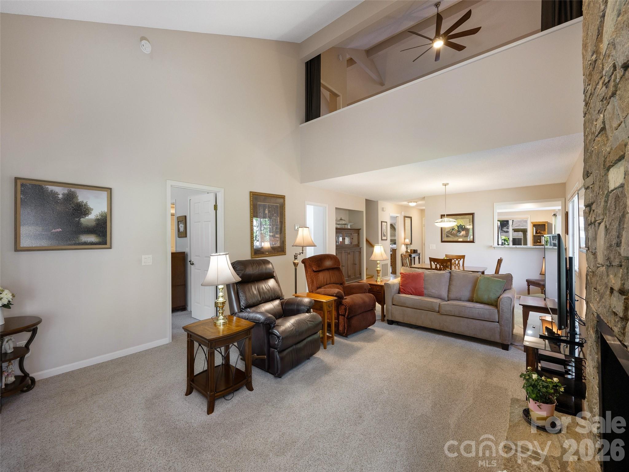 905 Red Oak Drive — Hendersonville