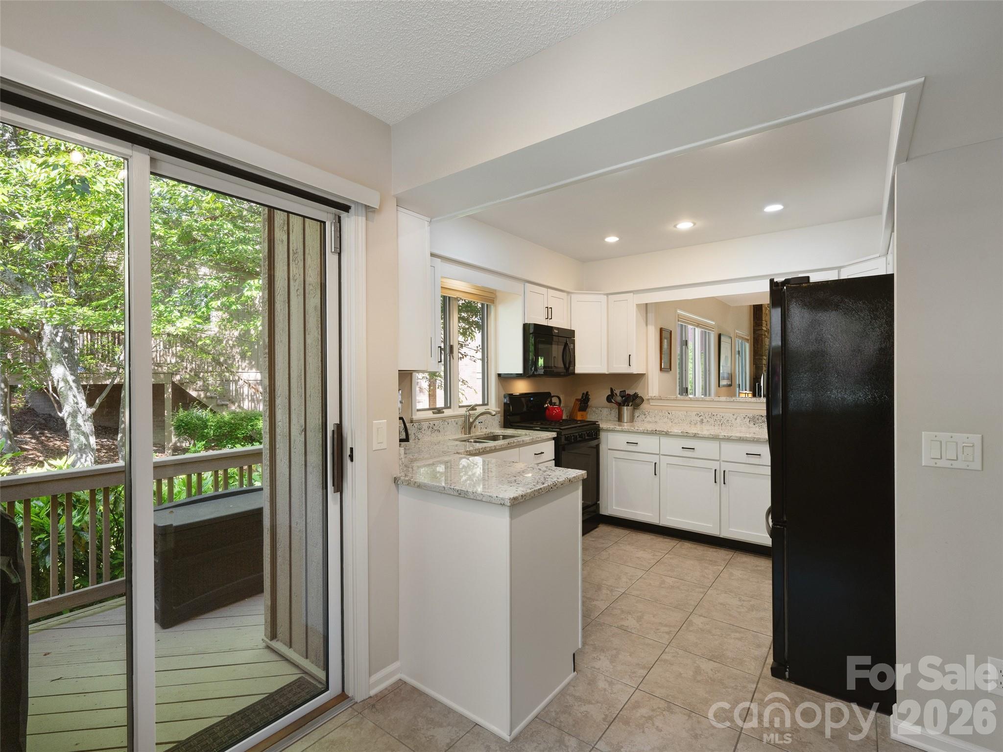 905 Red Oak Drive — Hendersonville