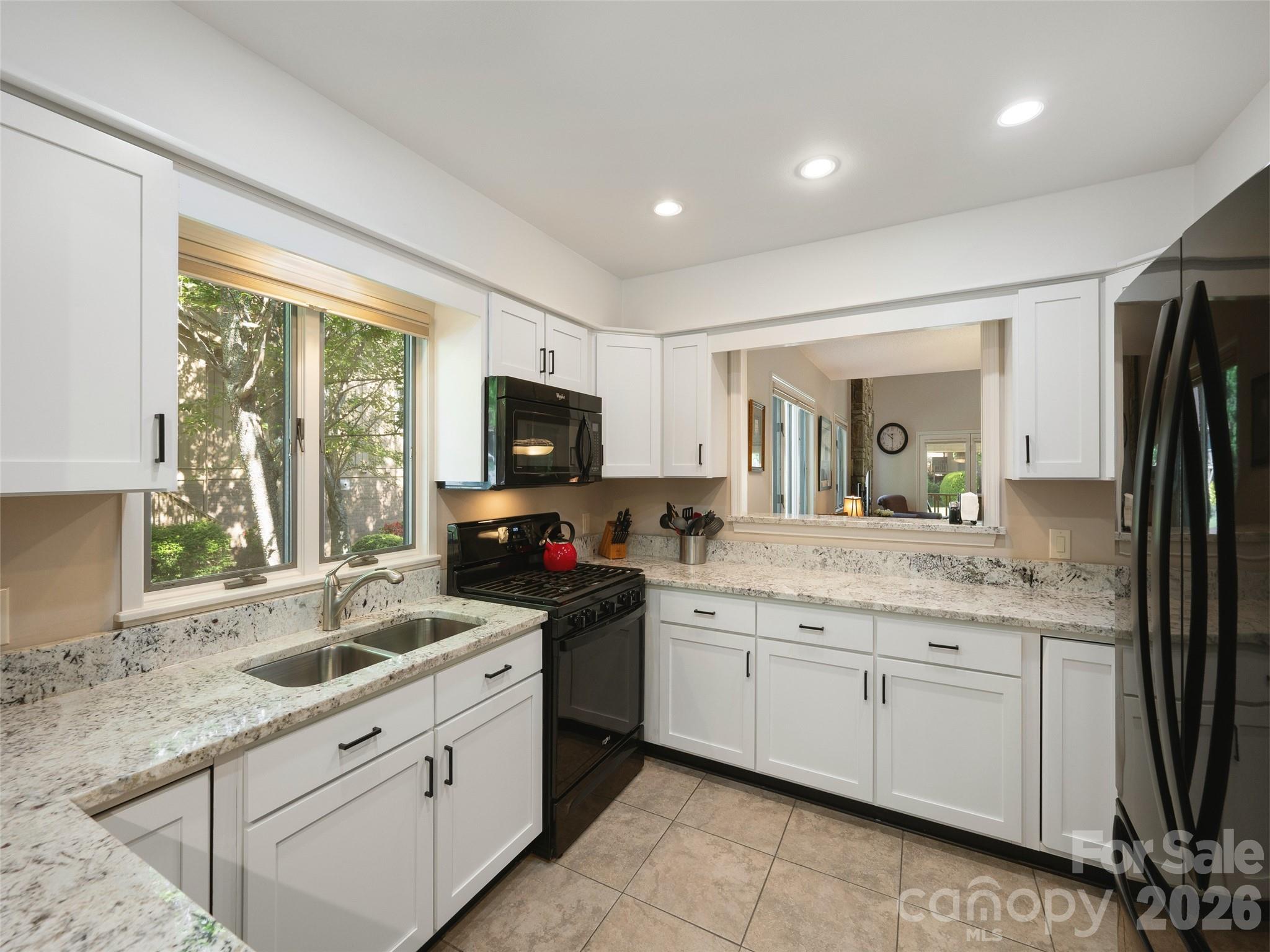 905 Red Oak Drive — Hendersonville