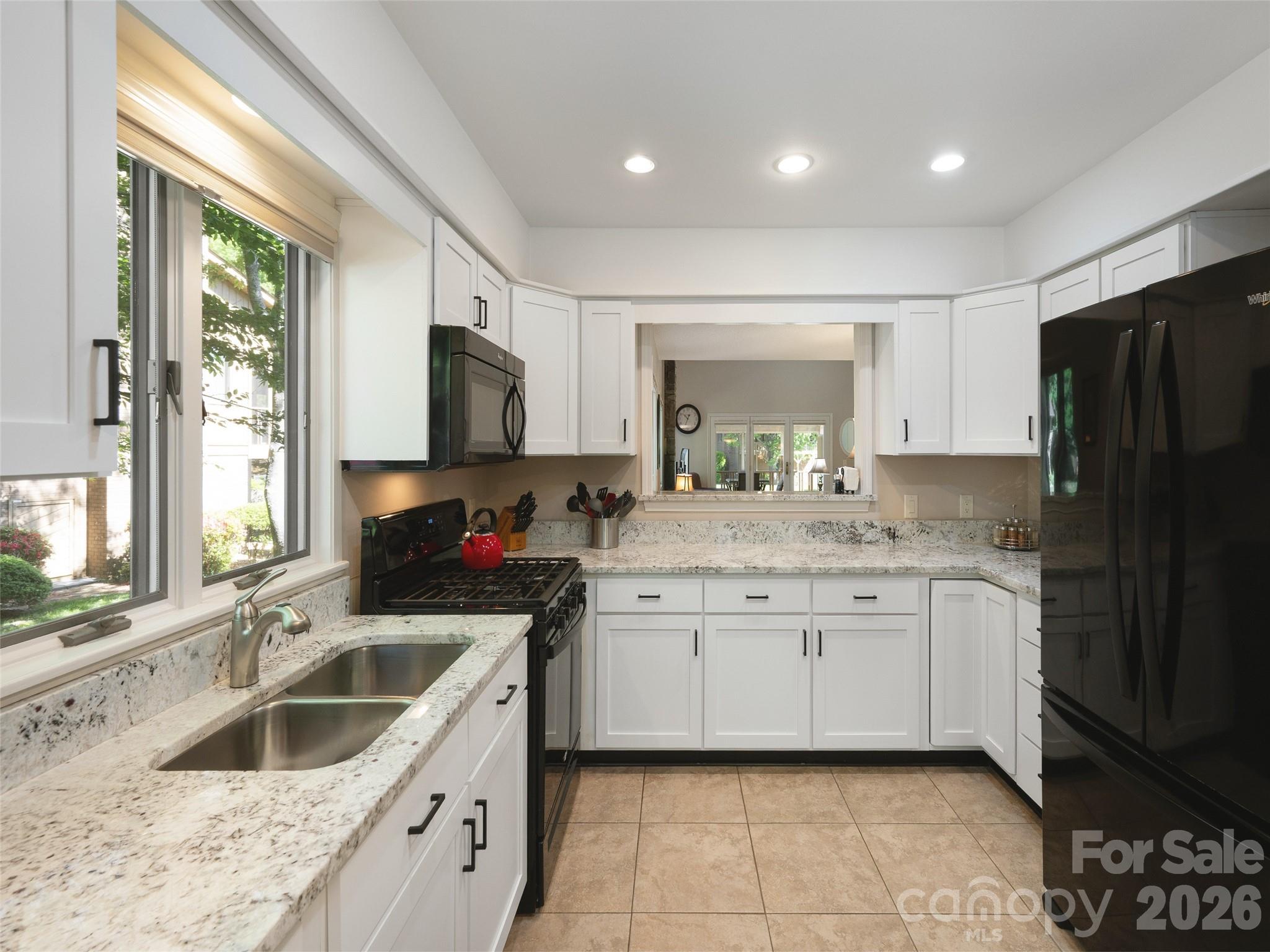 905 Red Oak Drive — Hendersonville