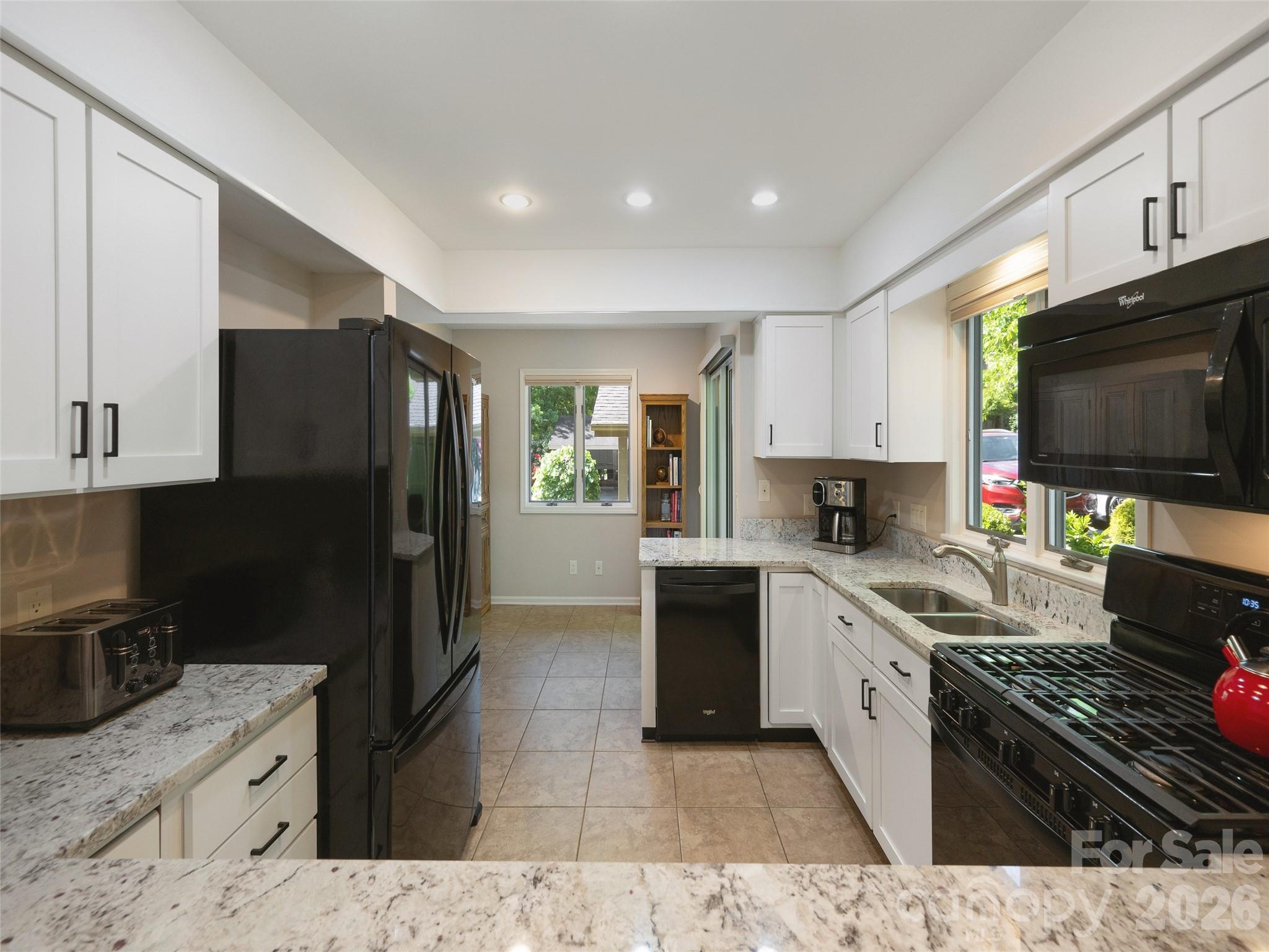 905 Red Oak Drive — Hendersonville