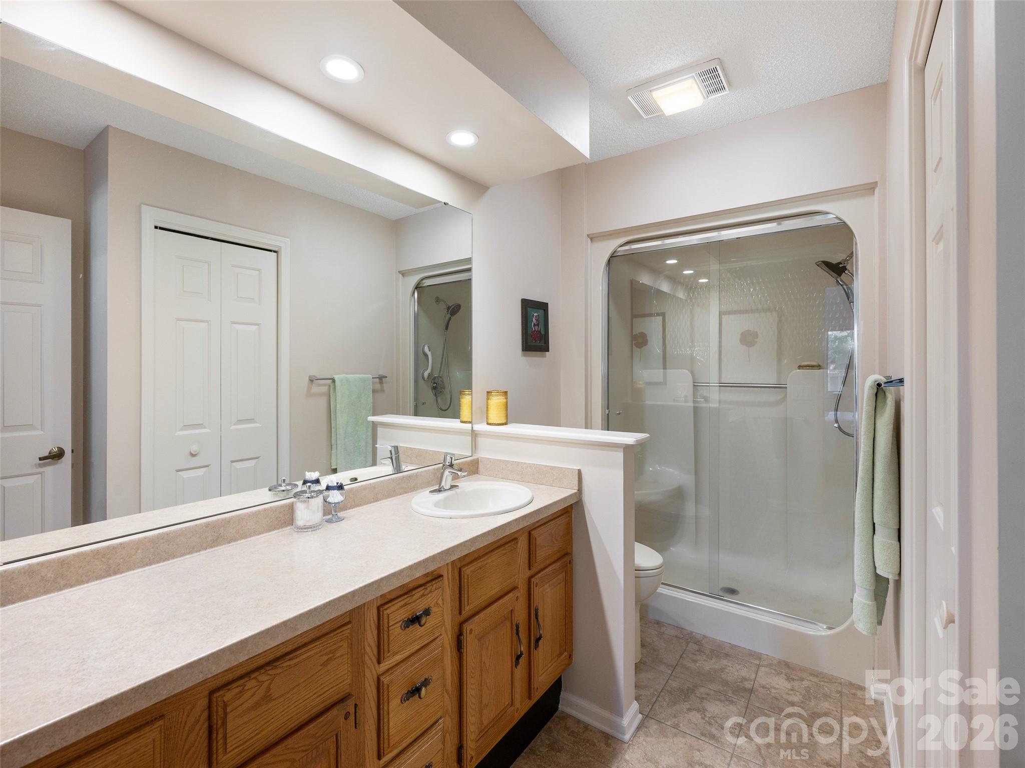 905 Red Oak Drive — Hendersonville