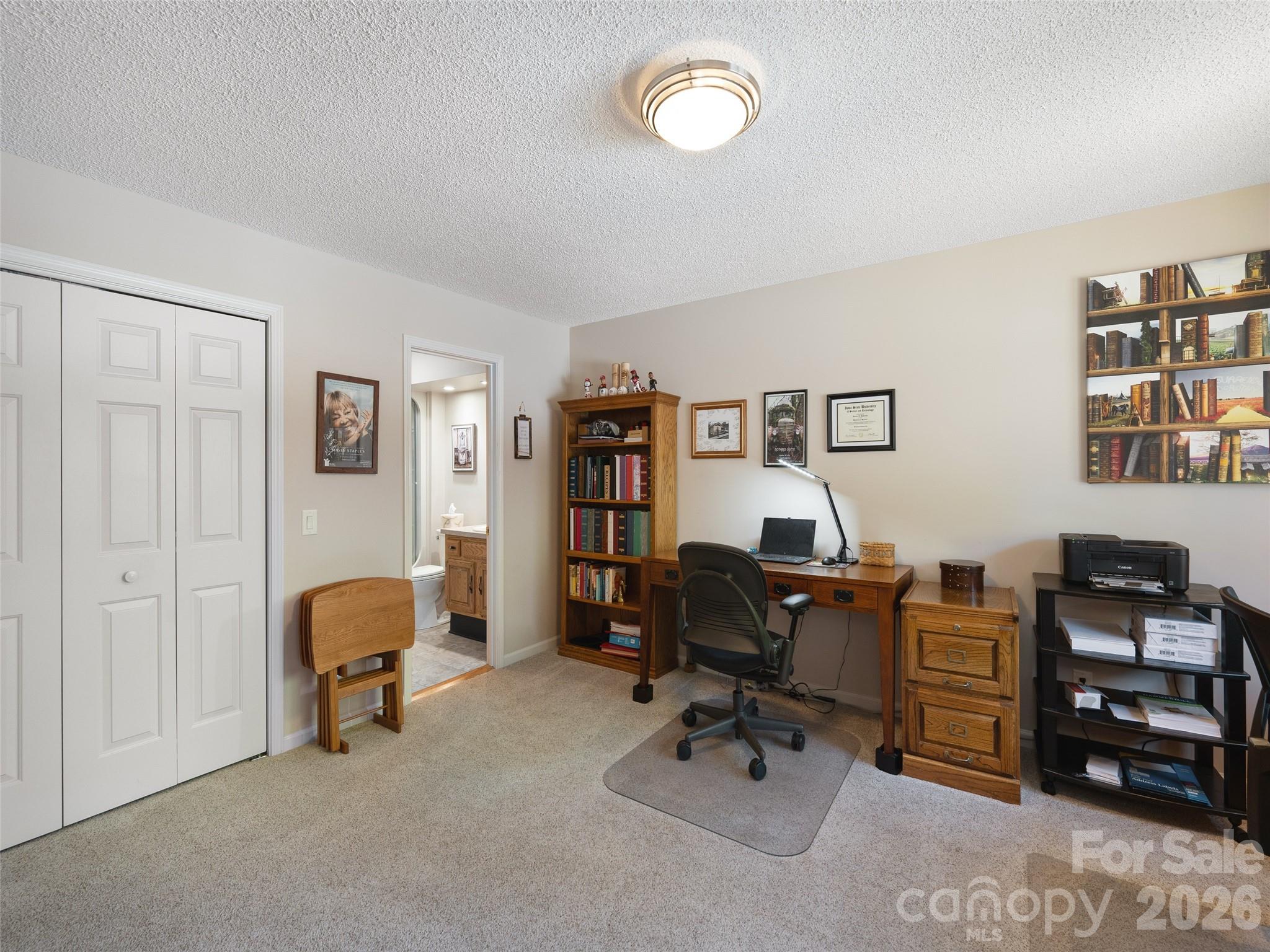 905 Red Oak Drive — Hendersonville