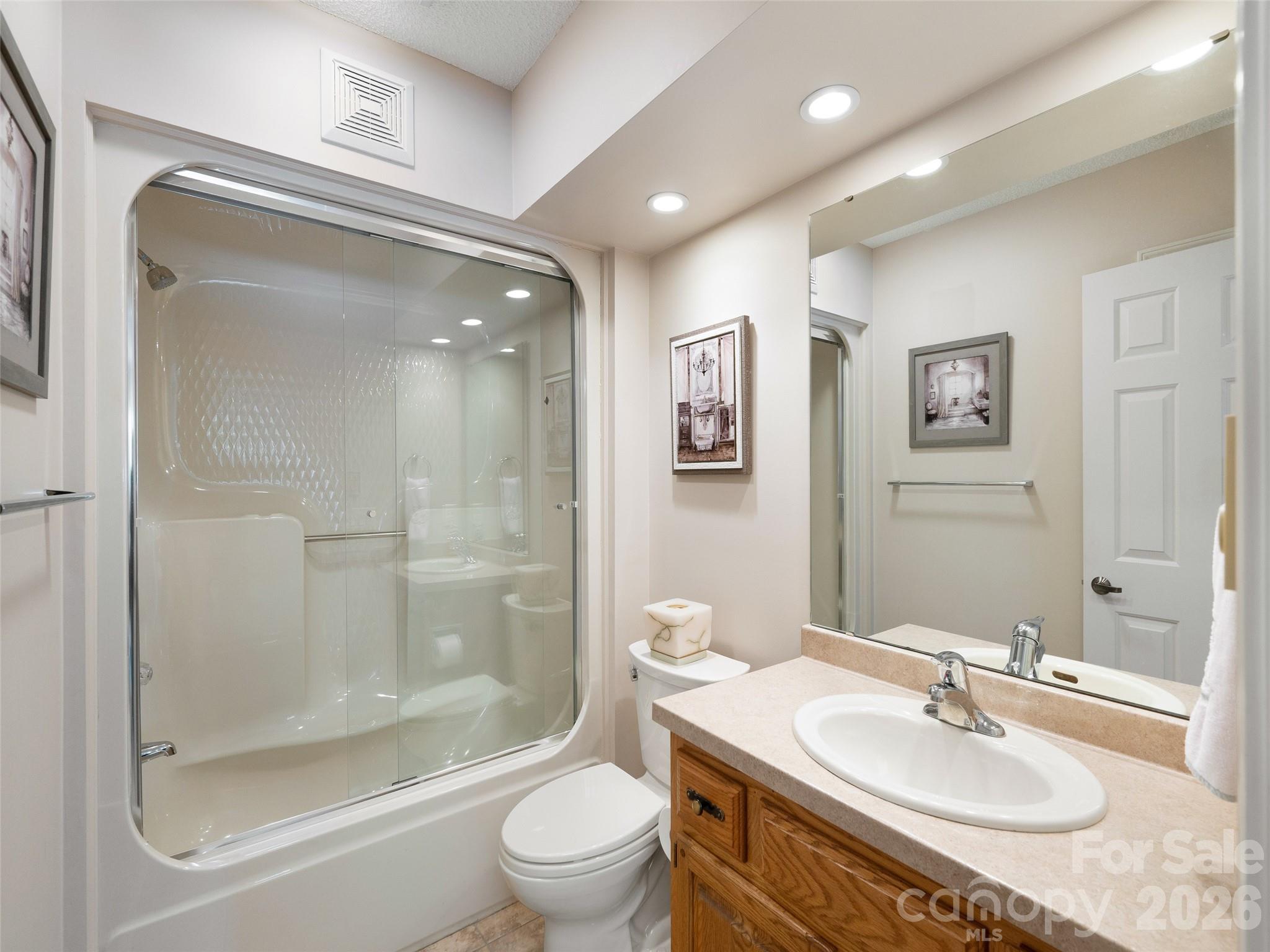 905 Red Oak Drive — Hendersonville