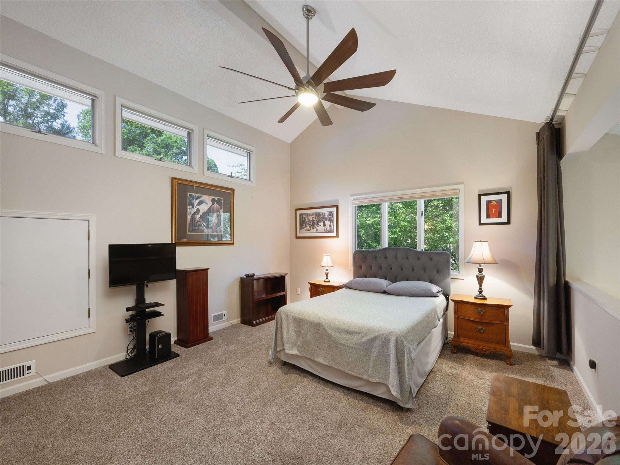 905 Red Oak Drive — Hendersonville