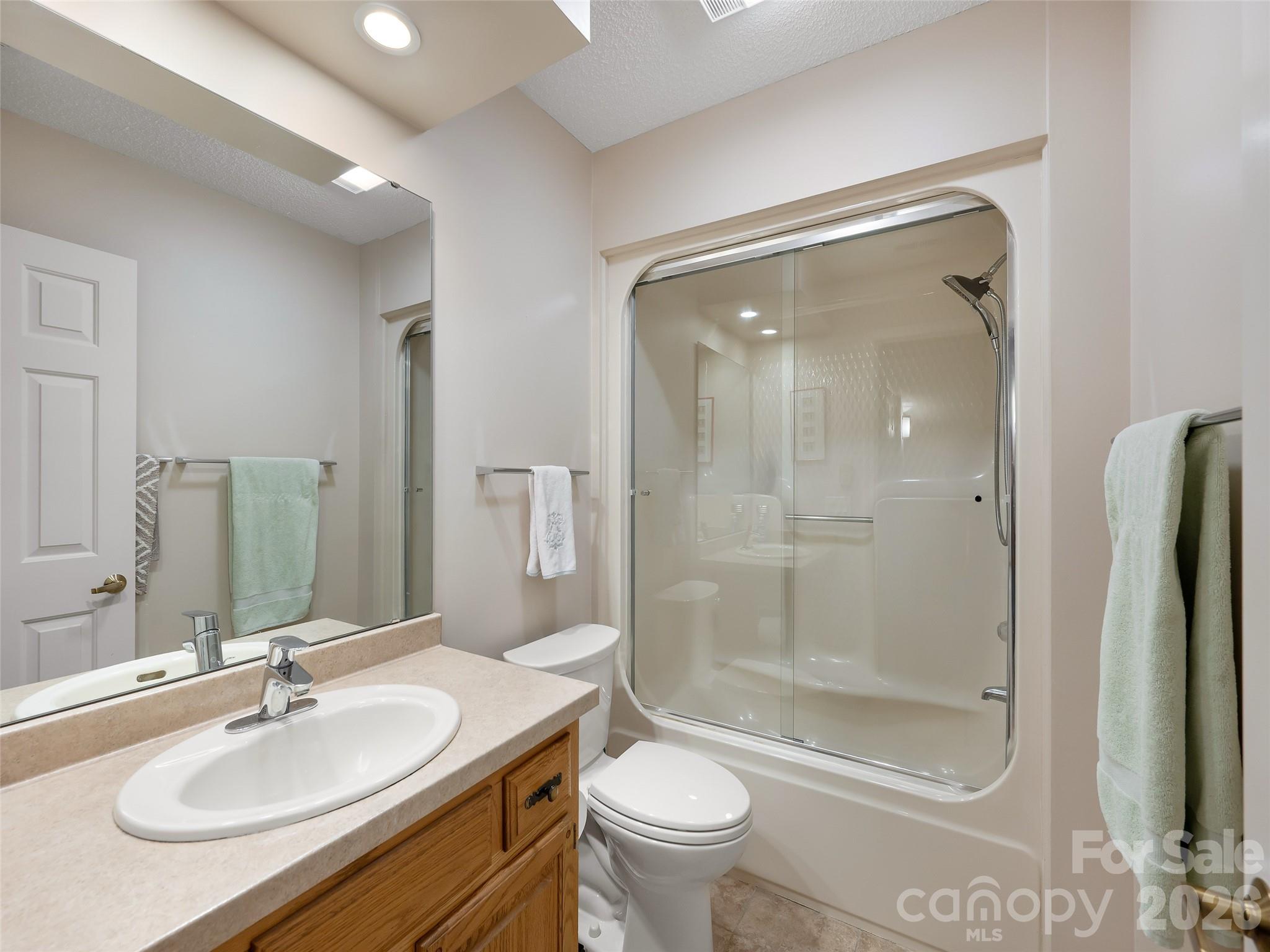 905 Red Oak Drive — Hendersonville