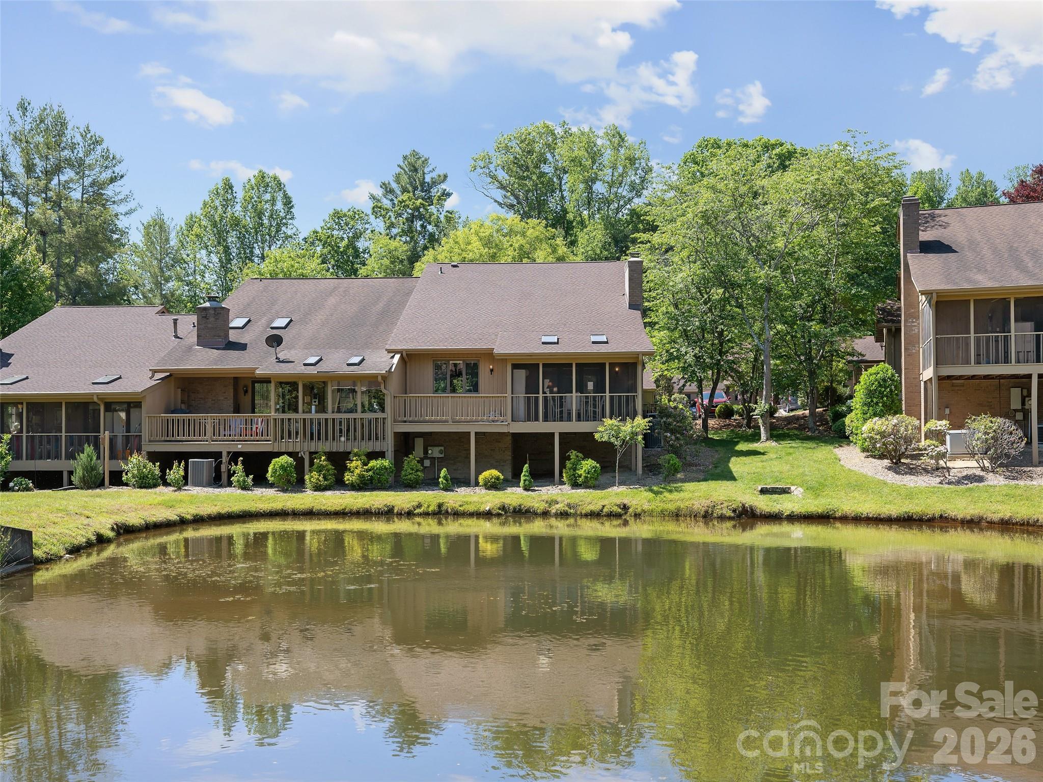 905 Red Oak Drive — Hendersonville