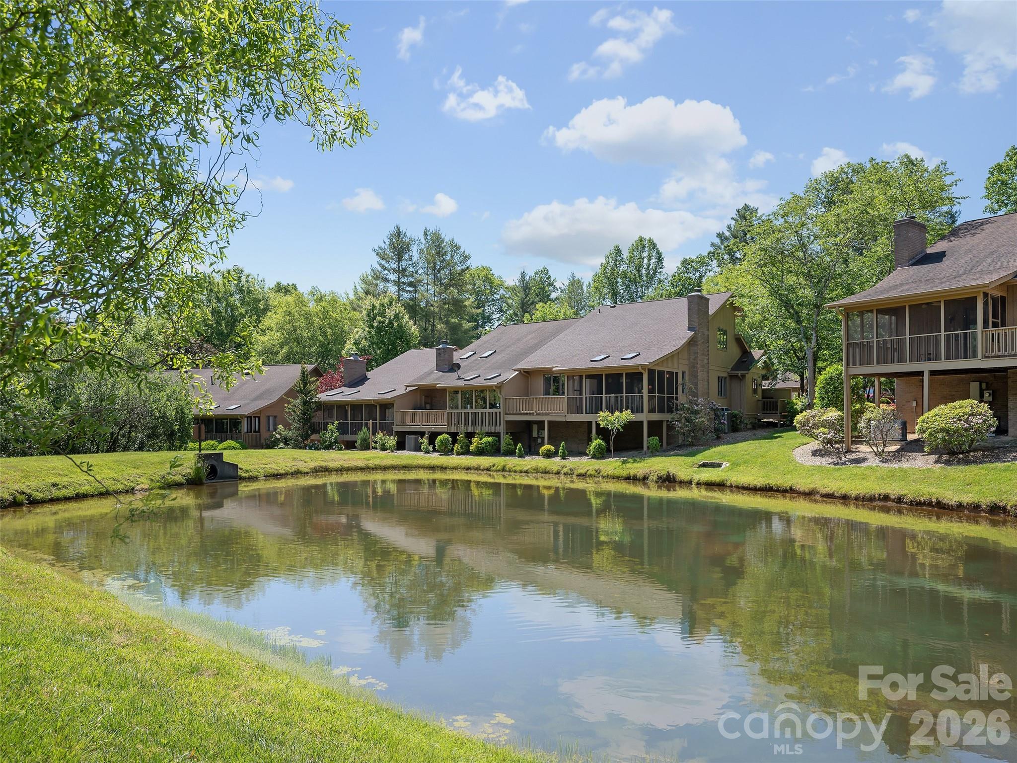 905 Red Oak Drive — Hendersonville