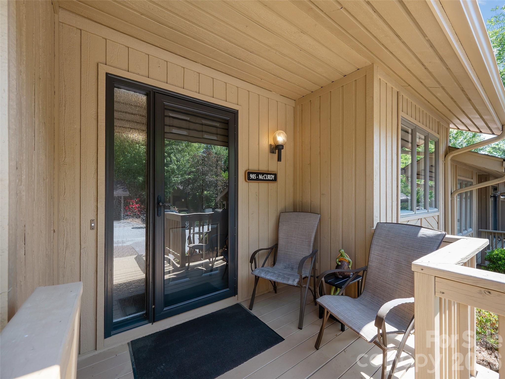 905 Red Oak Drive — Hendersonville