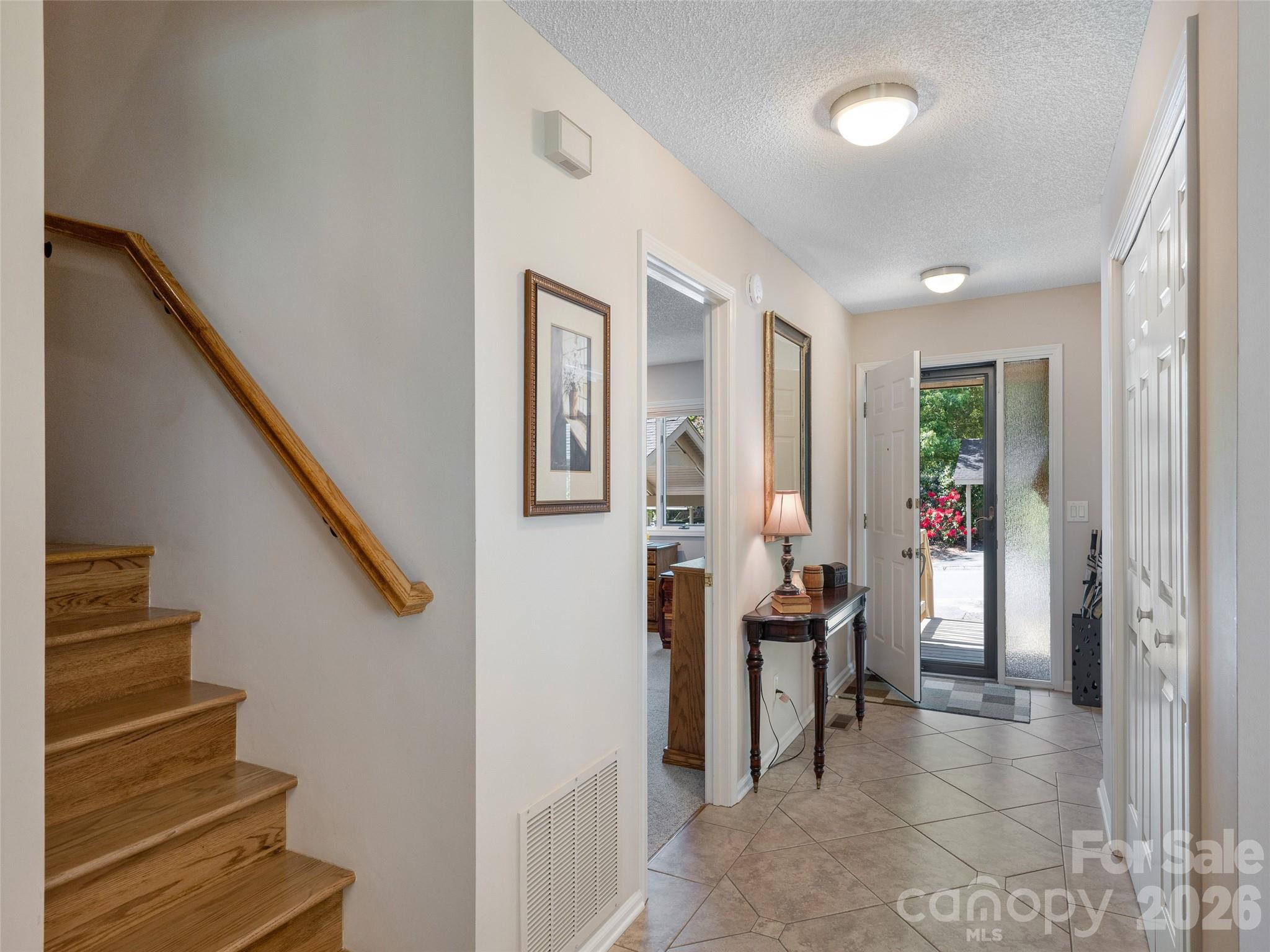 905 Red Oak Drive — Hendersonville
