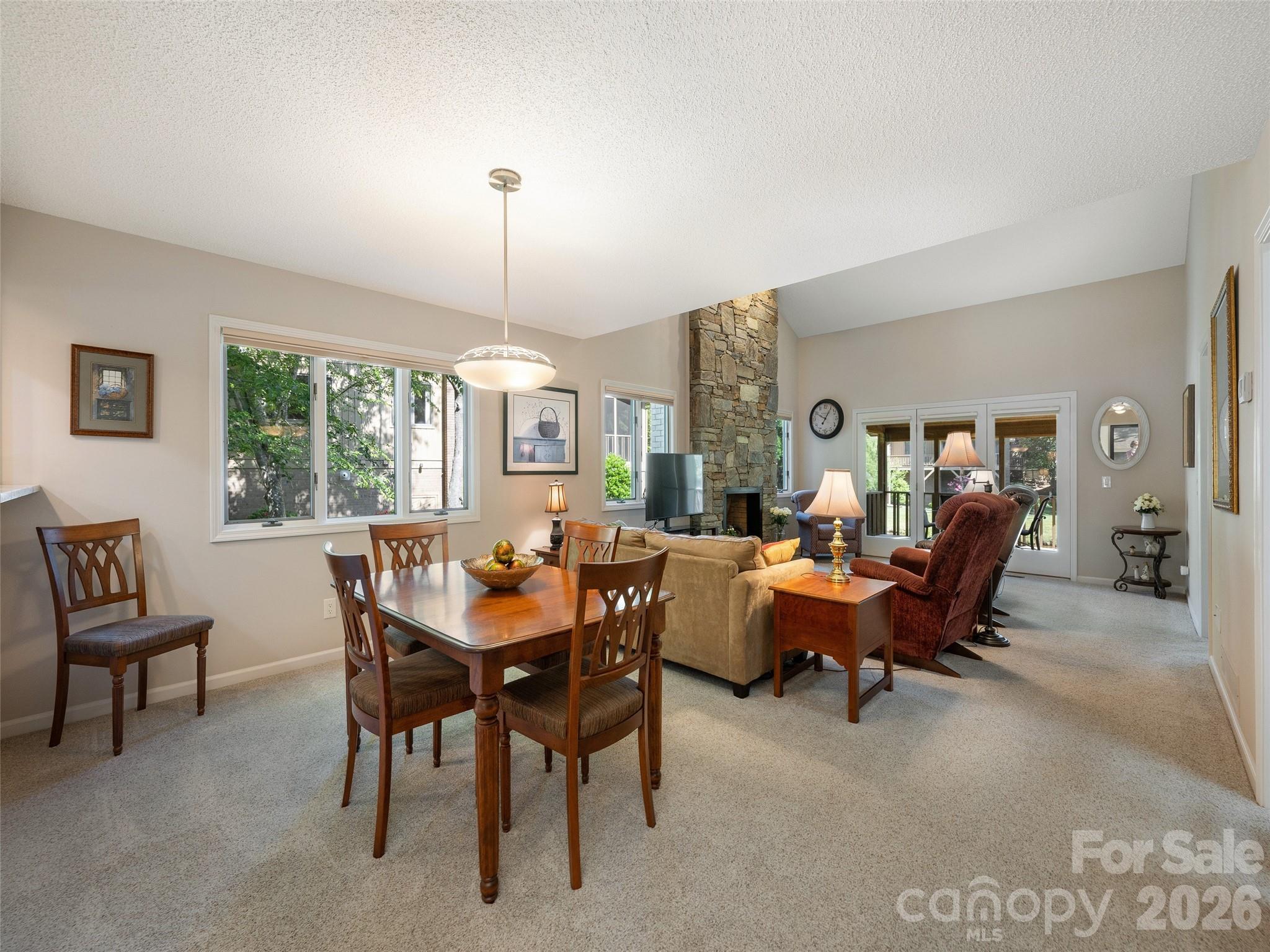 905 Red Oak Drive — Hendersonville