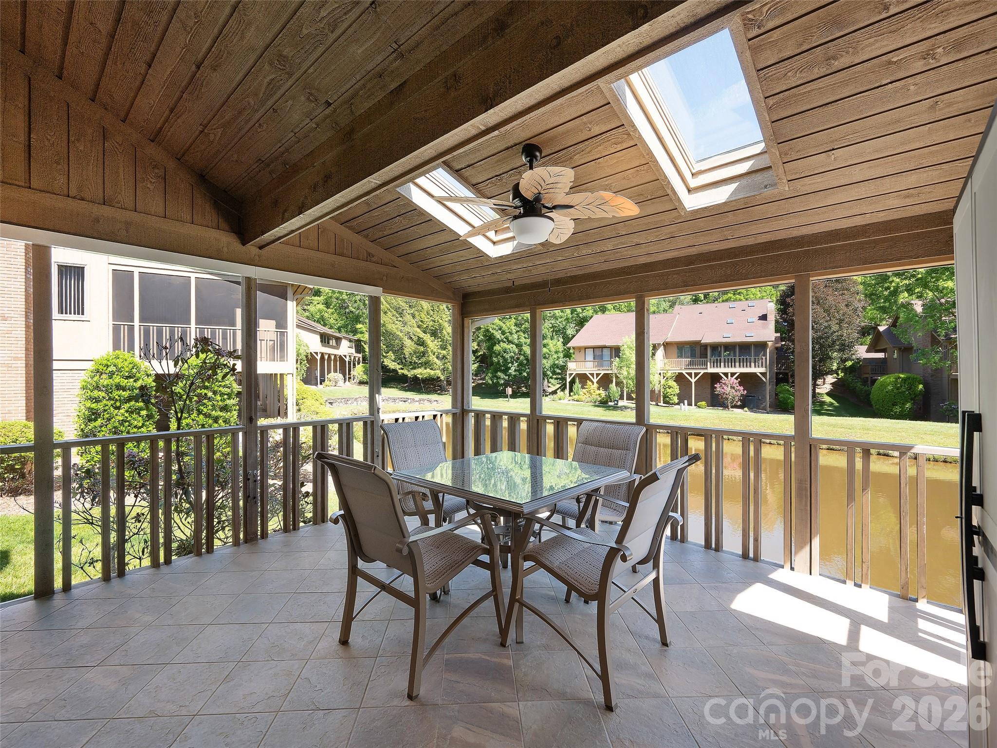 905 Red Oak Drive — Hendersonville