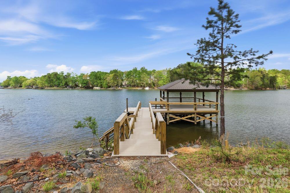 21241 Lake Run Drive — Charlotte