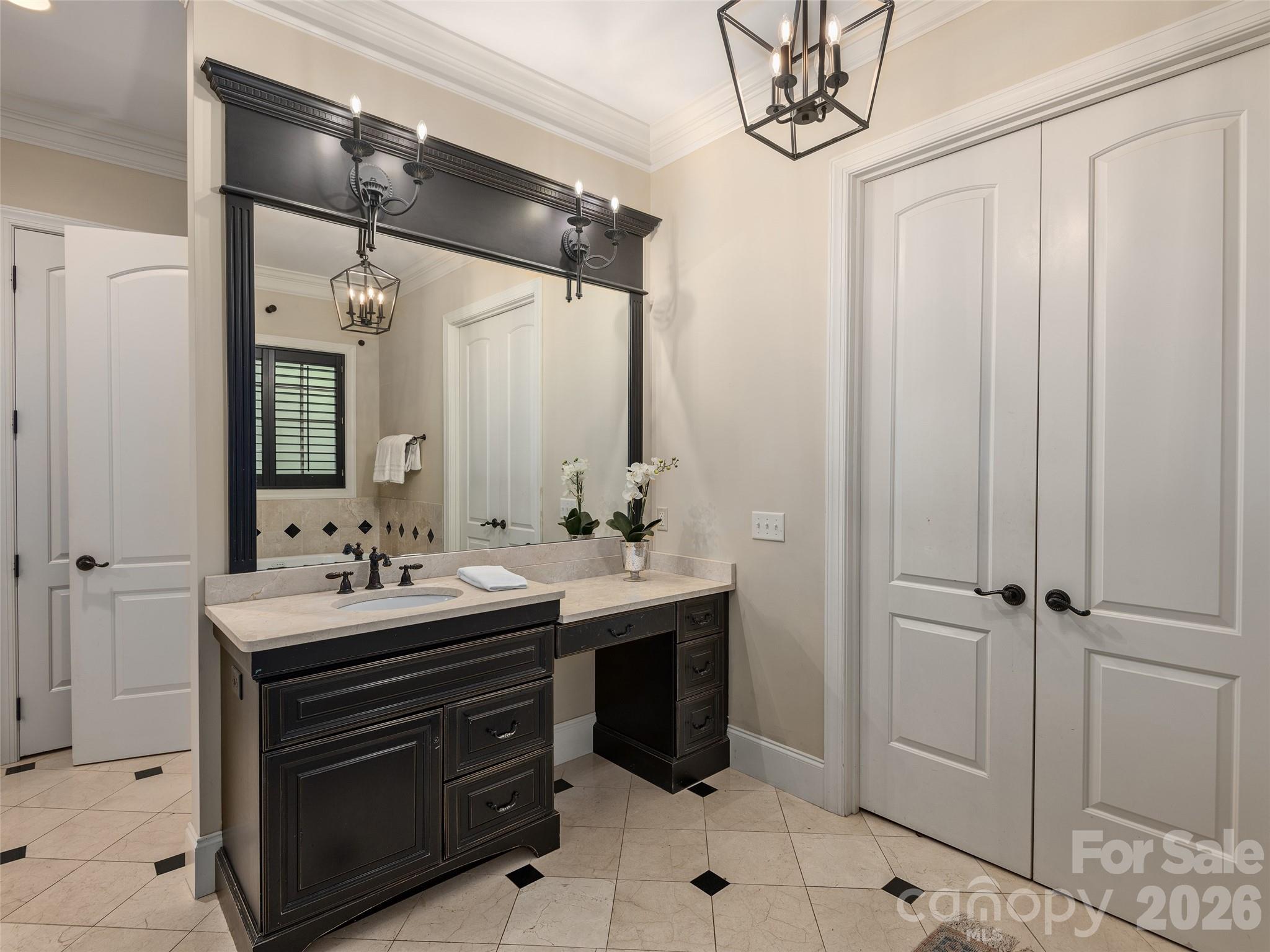433 Coopers Hawk Drive — Asheville